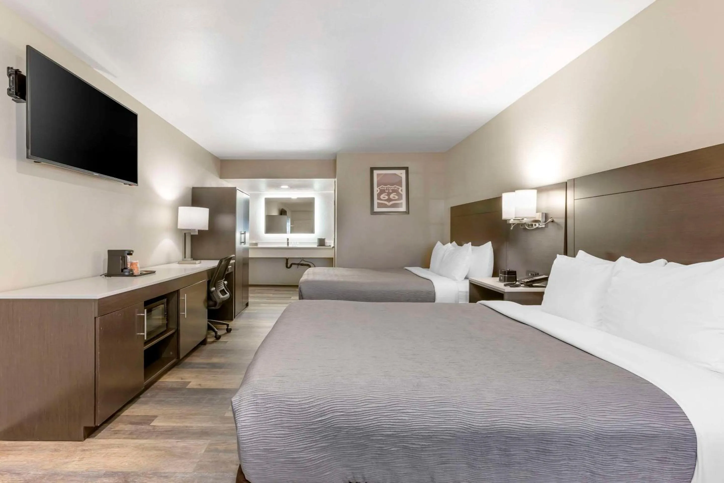 Bedroom in Quality Inn Show Low