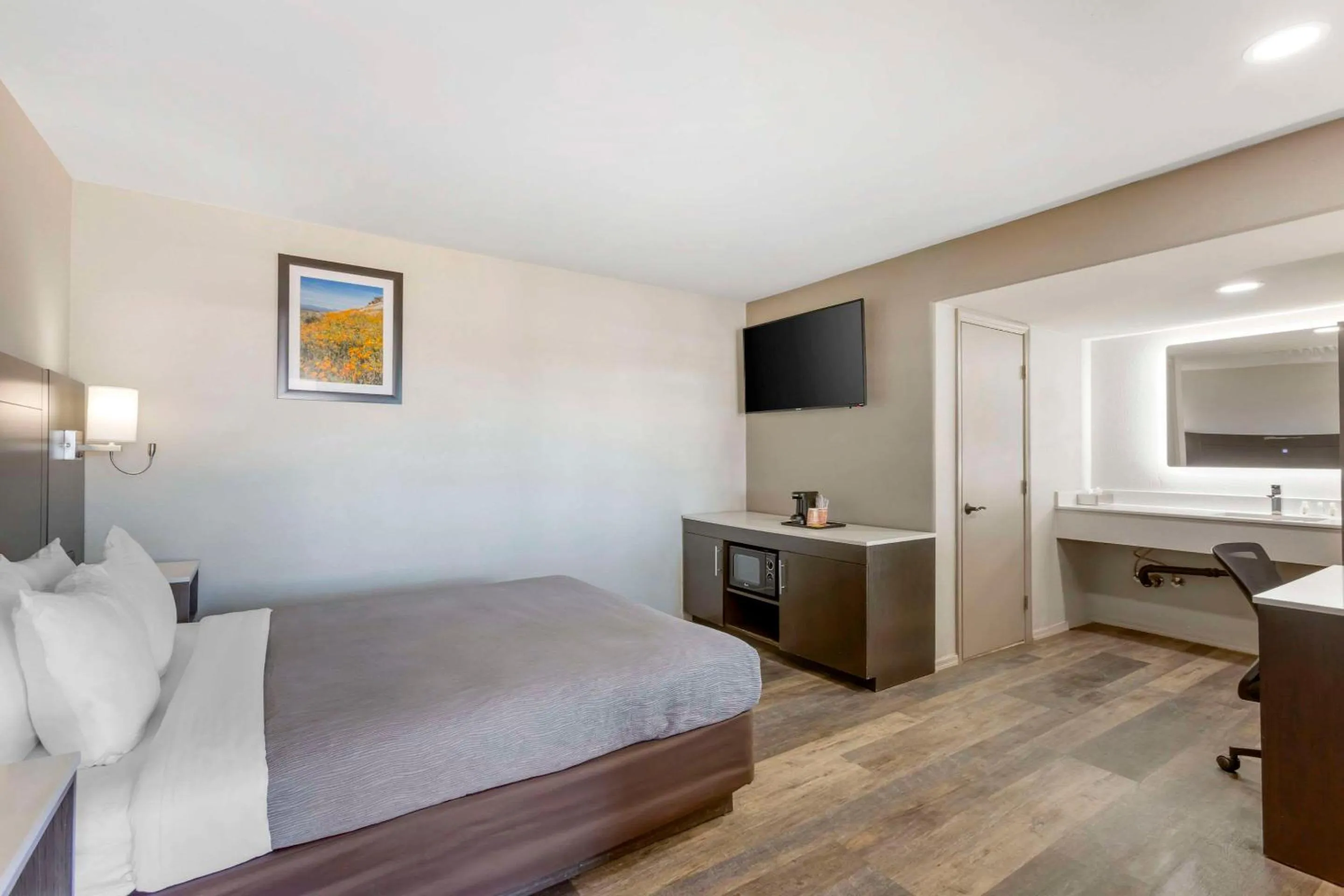 Bedroom in Quality Inn Show Low