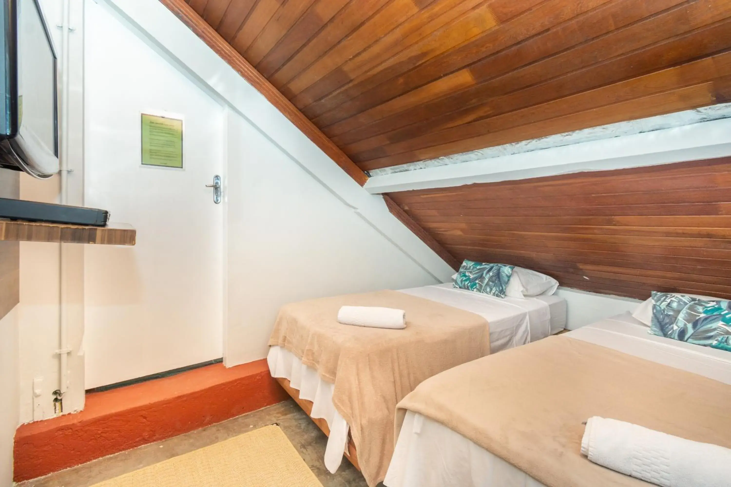 Standard Twin Room with Shared Bathroom in Bamboo Rio Hostel Standard Twin Room with Shared Bathroom in Bamboo Rio Hostel