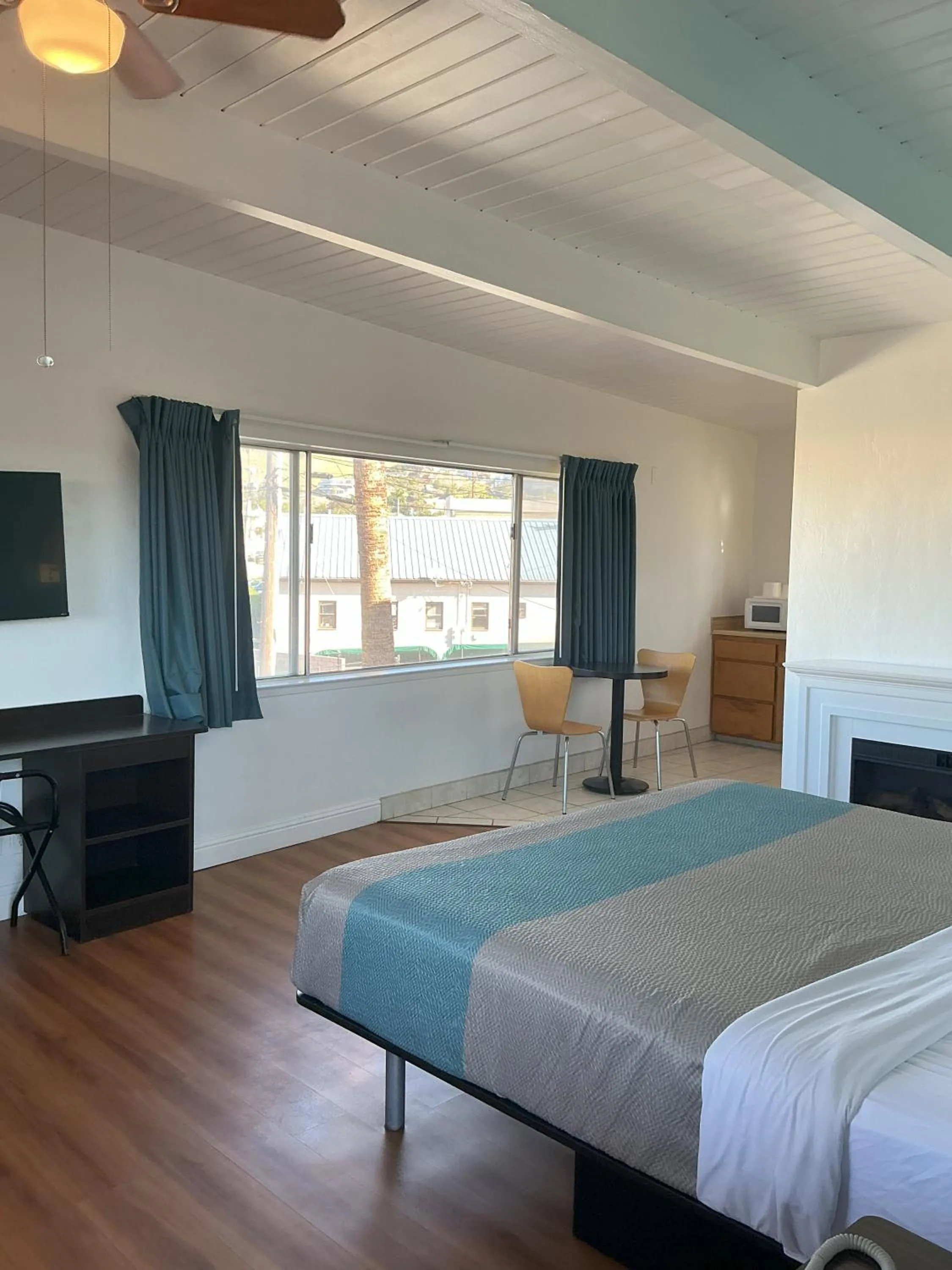 Bedroom, Bed in Main & Salt