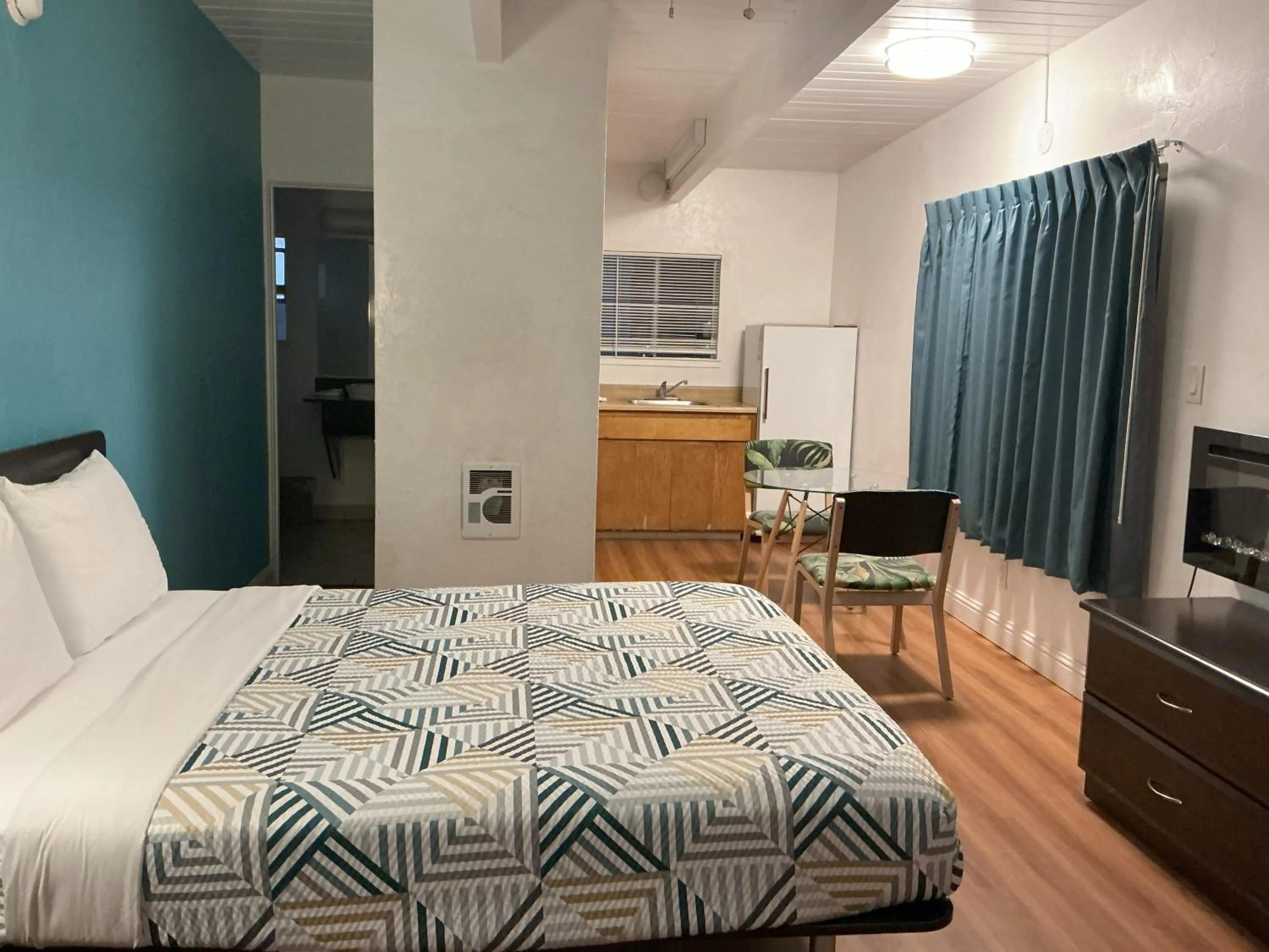 Bed in Main & Salt