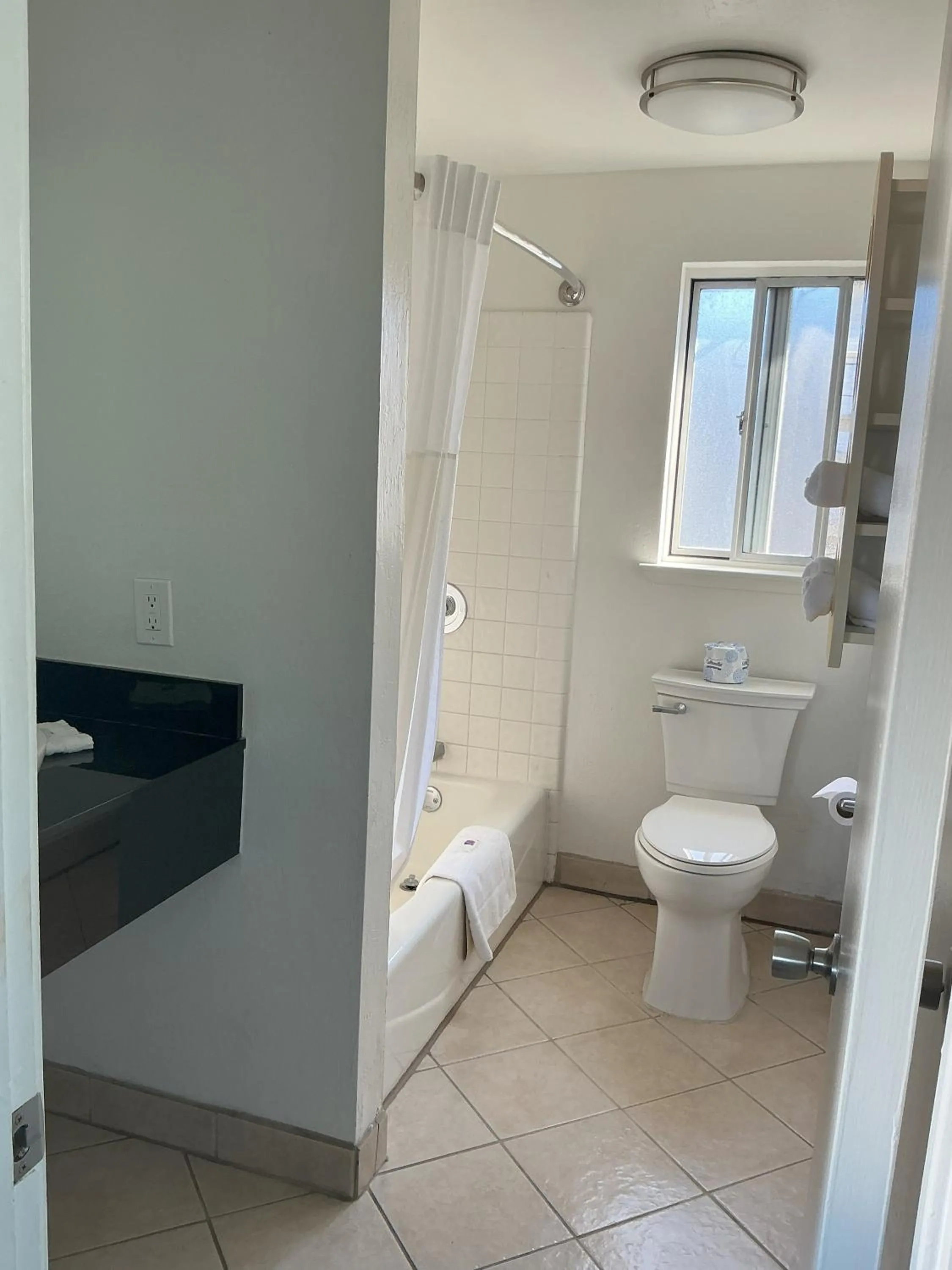 Shower in Main & Salt