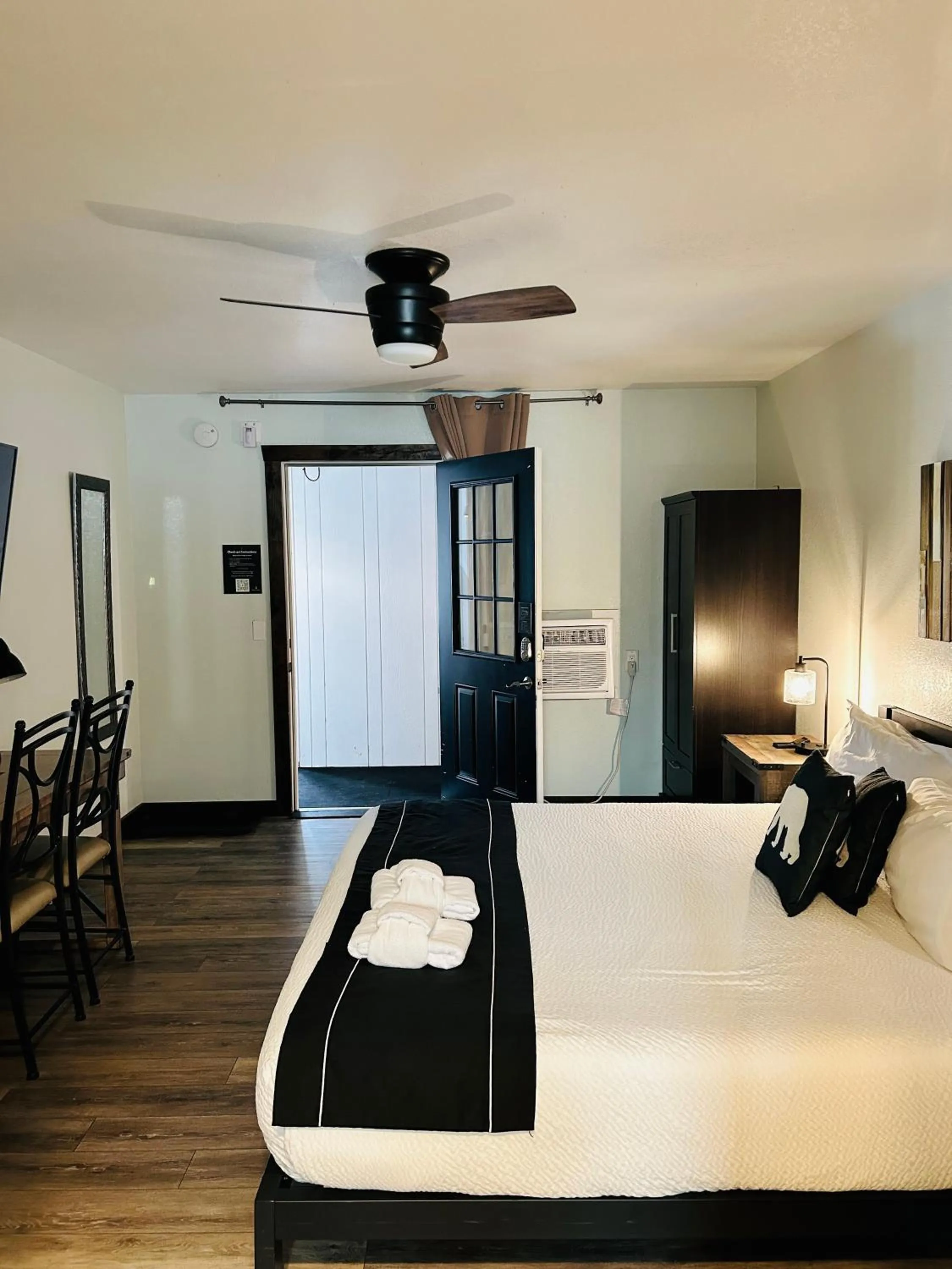 Bed in The Jeffrey Hotel