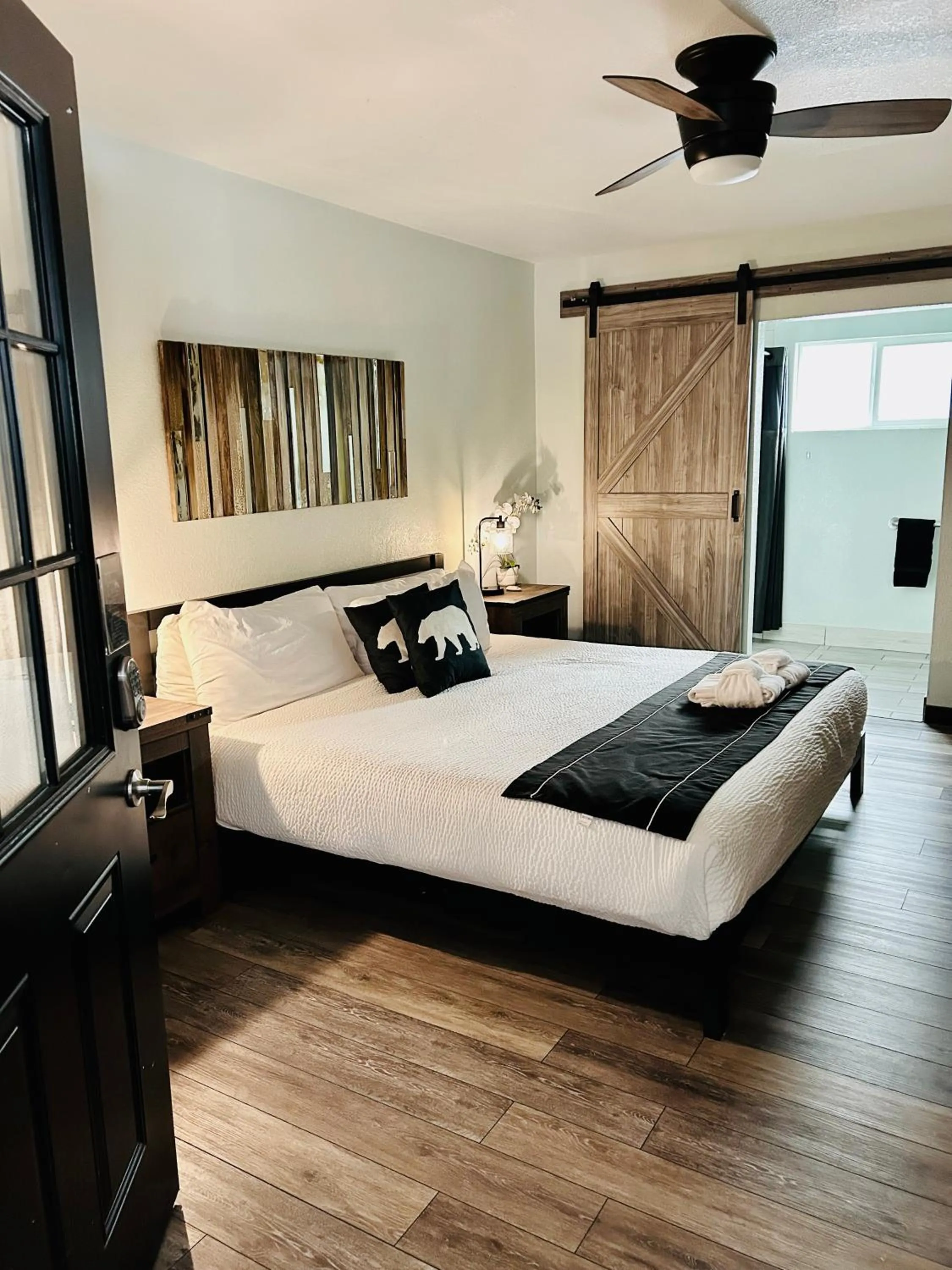 Bed in The Jeffrey Hotel