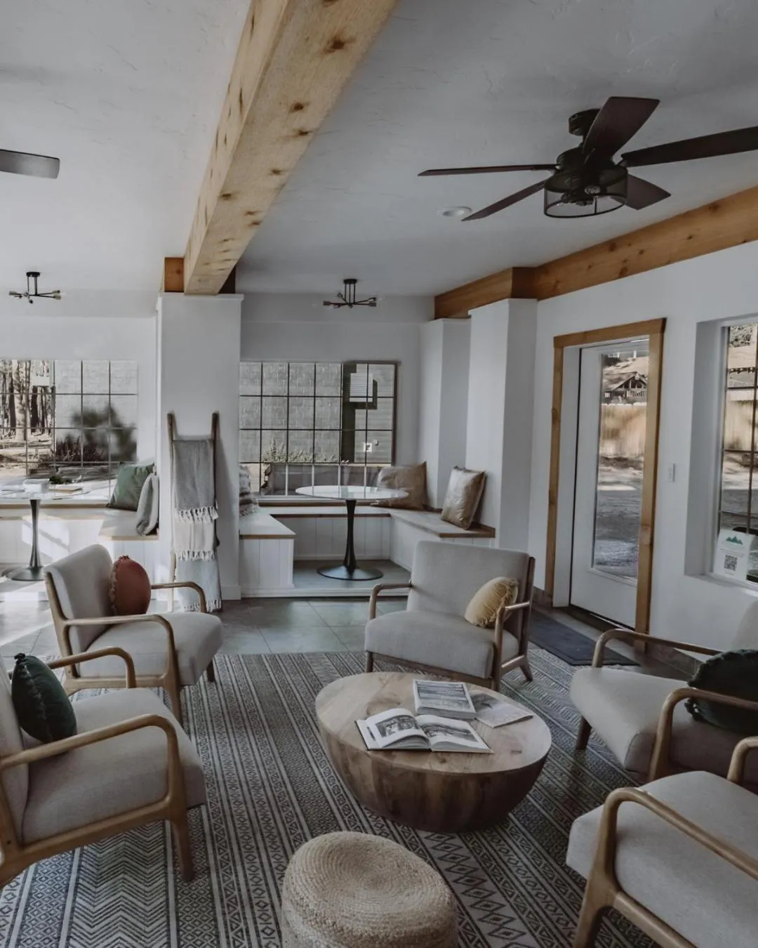 Communal lounge/ TV room in The Jeffrey Hotel