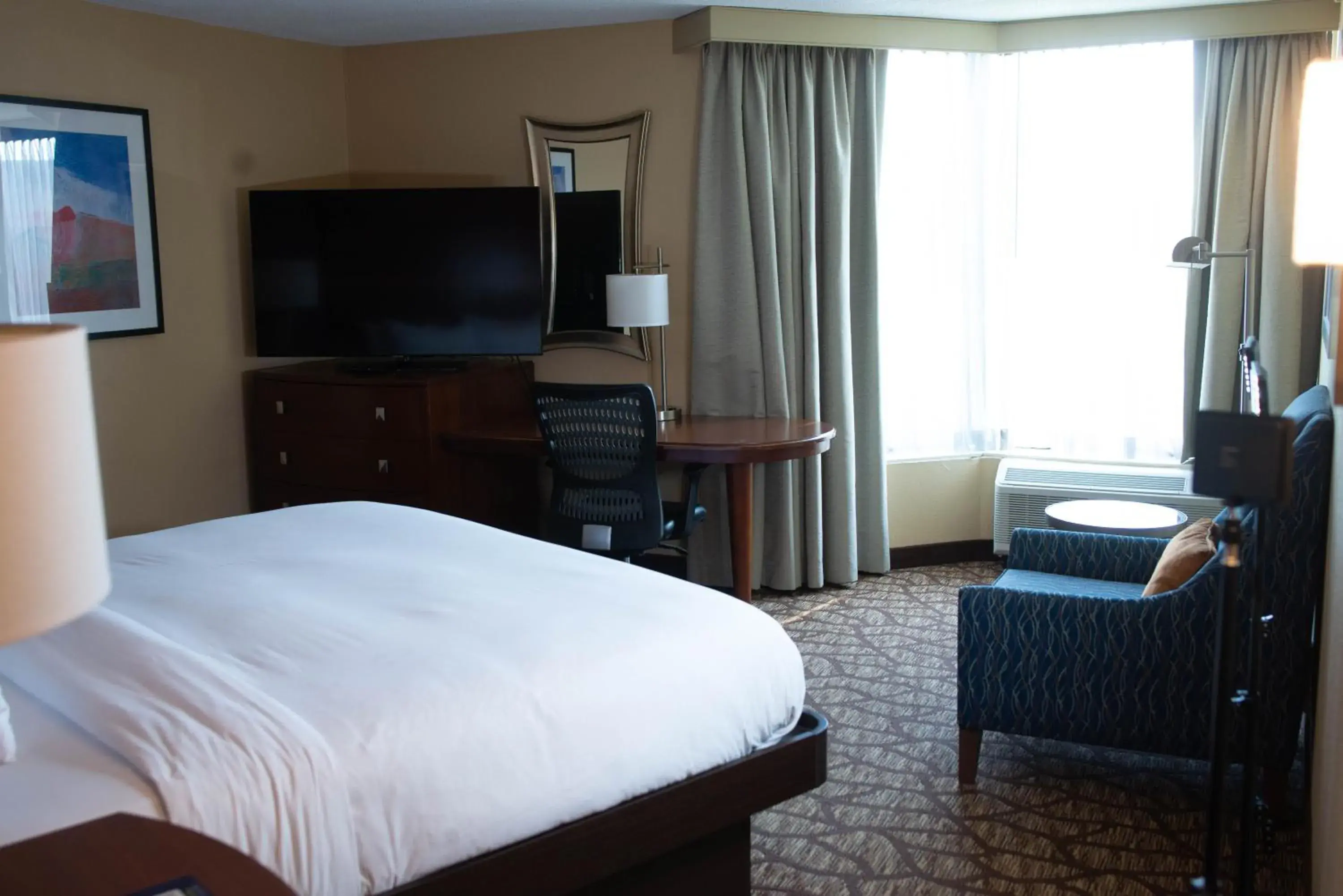 Property building, Bed in DoubleTree by Hilton Hotel Oak Ridge - Knoxville Property building, Bed in DoubleTree by Hilton Hotel Oak Ridge - Knoxville