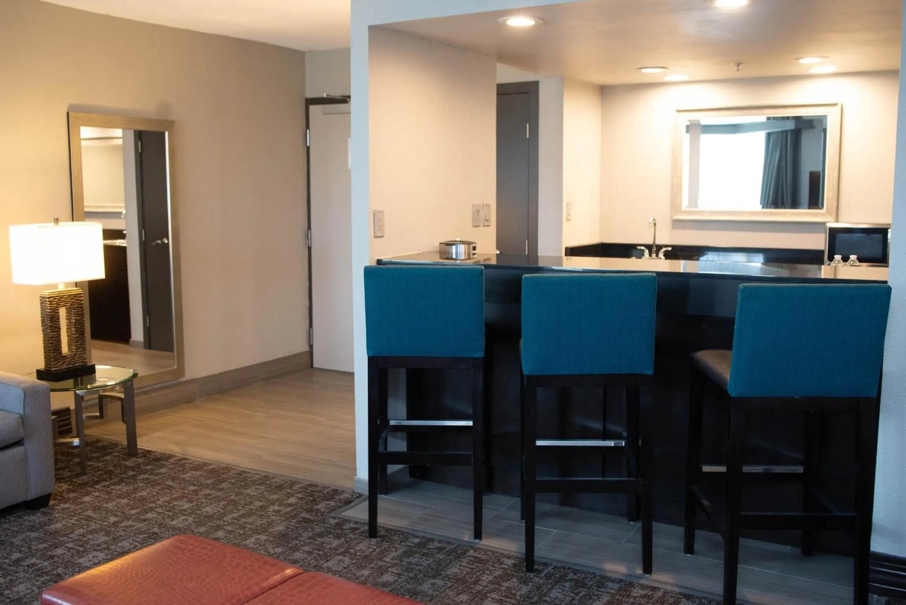 Property building in DoubleTree by Hilton Hotel Oak Ridge - Knoxville Property building in DoubleTree by Hilton Hotel Oak Ridge - Knoxville