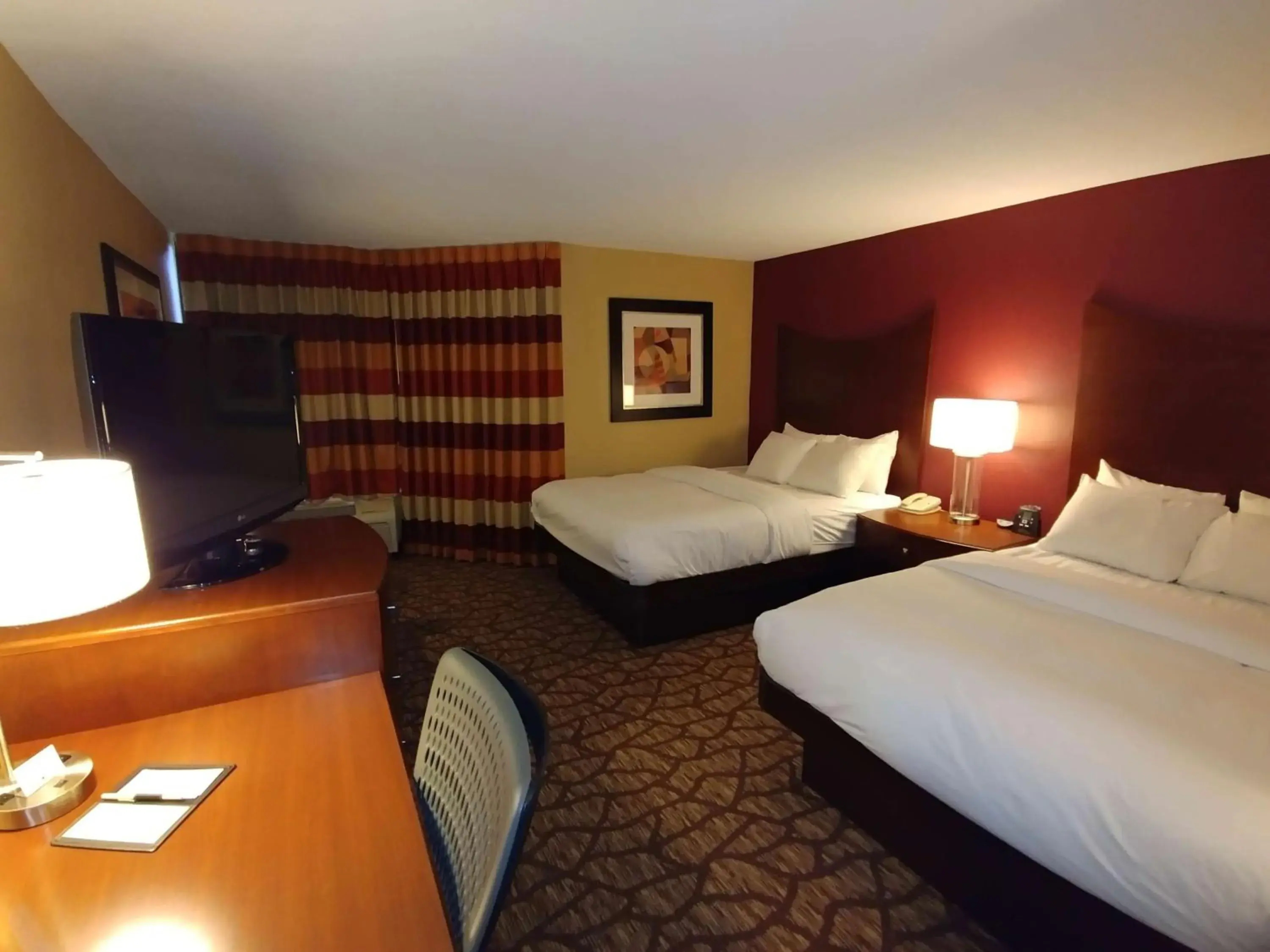 Bedroom, Bed in DoubleTree by Hilton Hotel Oak Ridge - Knoxville Bedroom, Bed in DoubleTree by Hilton Hotel Oak Ridge - Knoxville