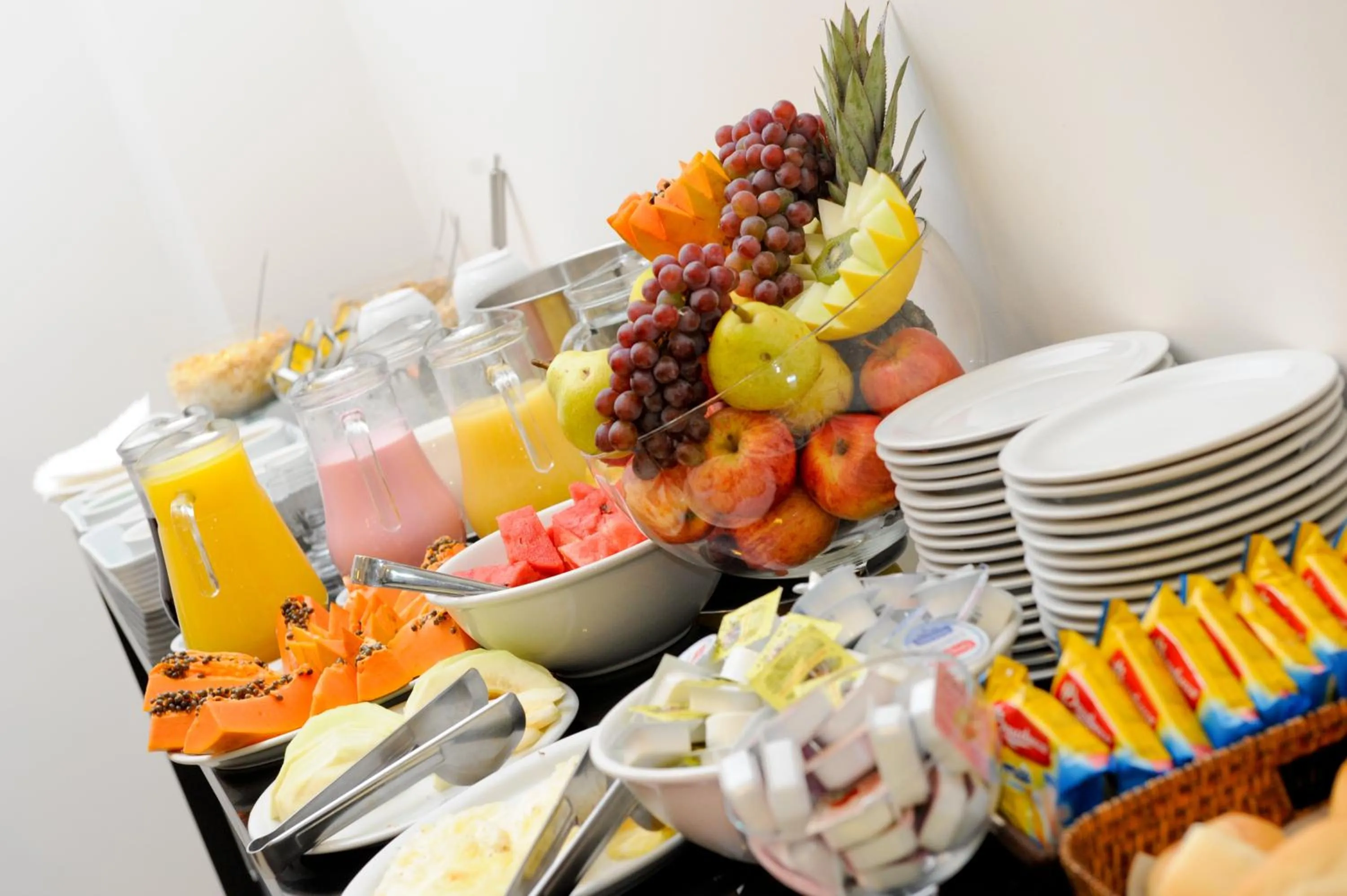 Buffet breakfast in Faria Lima Flat Service