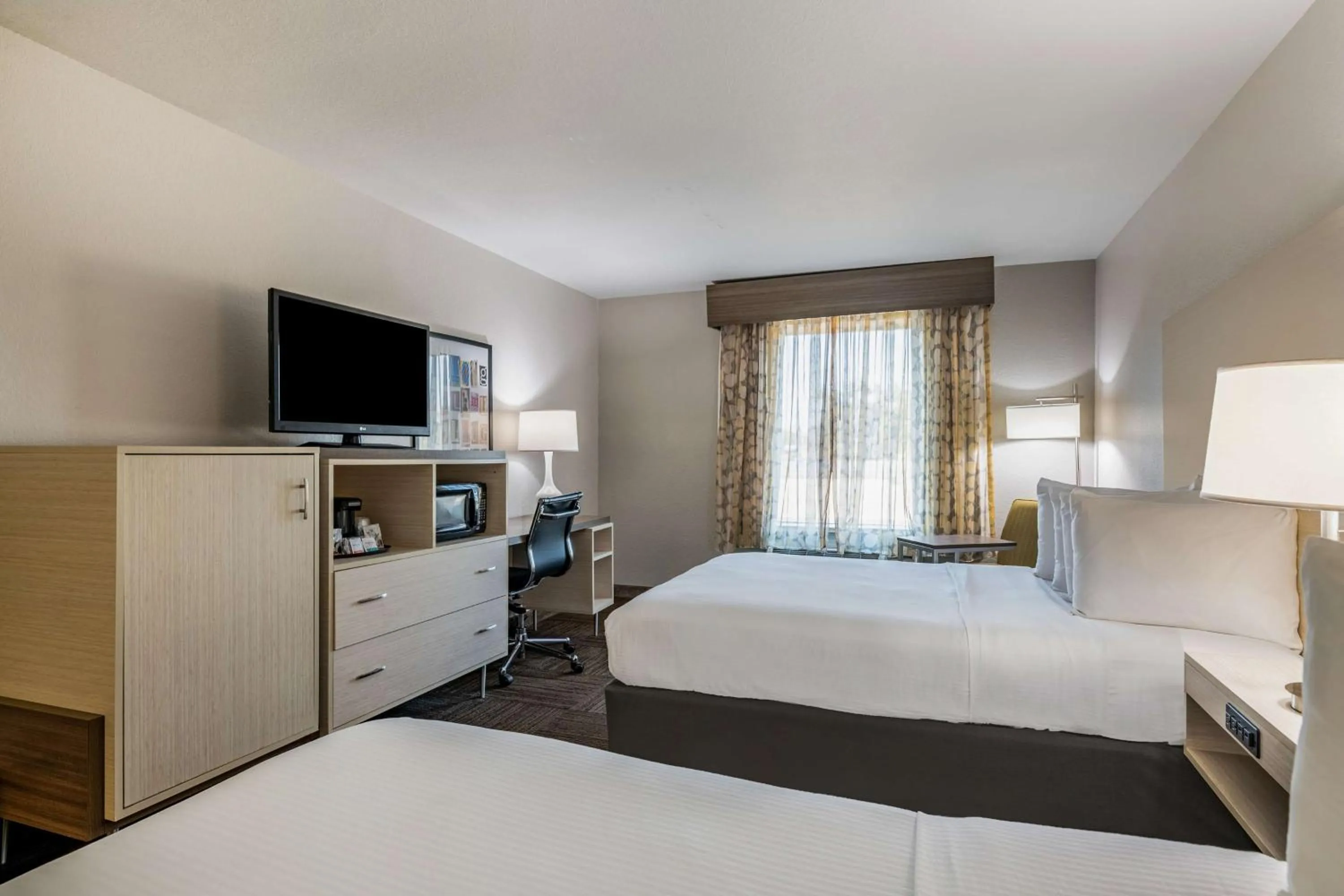 Bedroom, Bed in Best Western Auburndale Inn & Suites