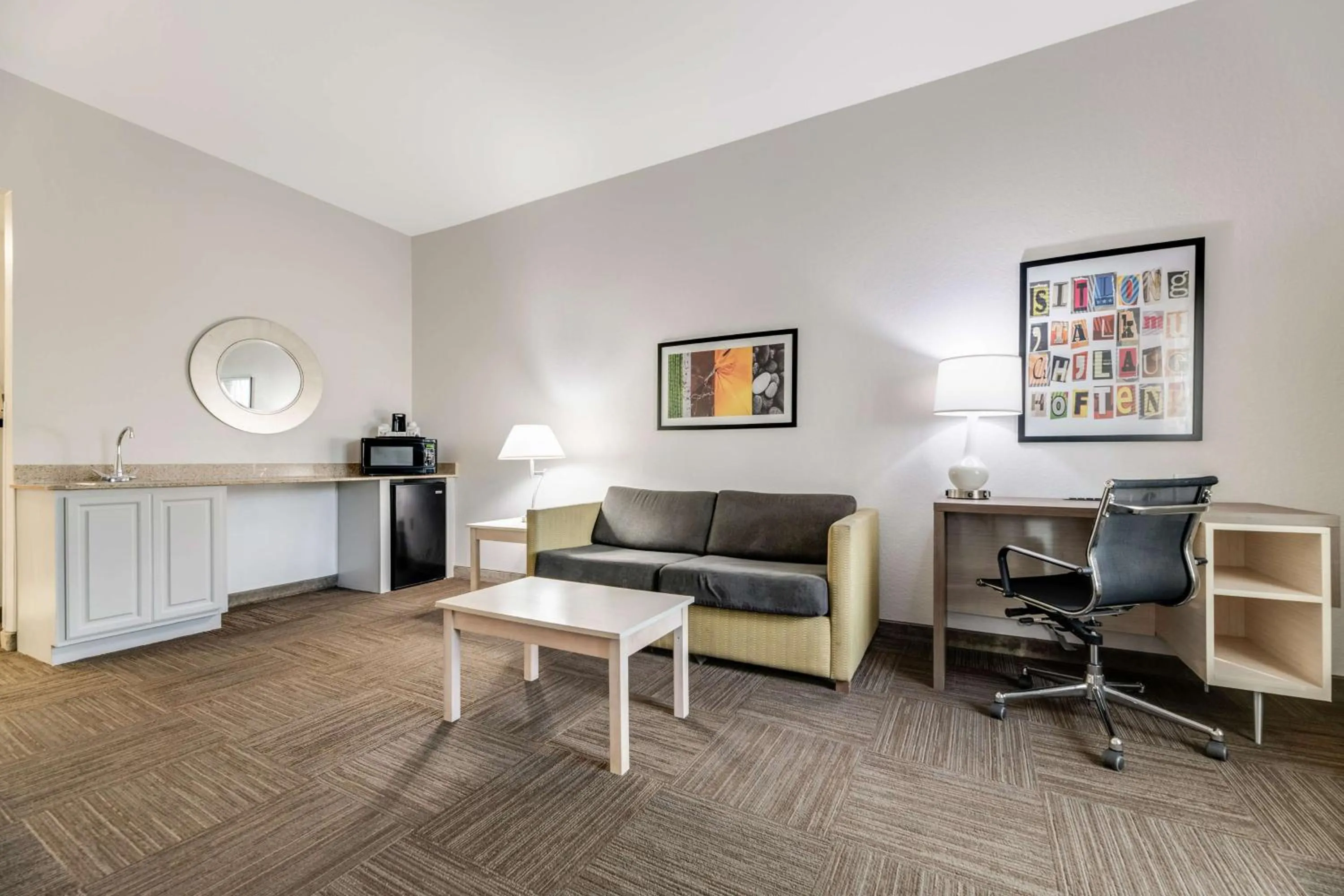 Bedroom in Best Western Auburndale Inn & Suites