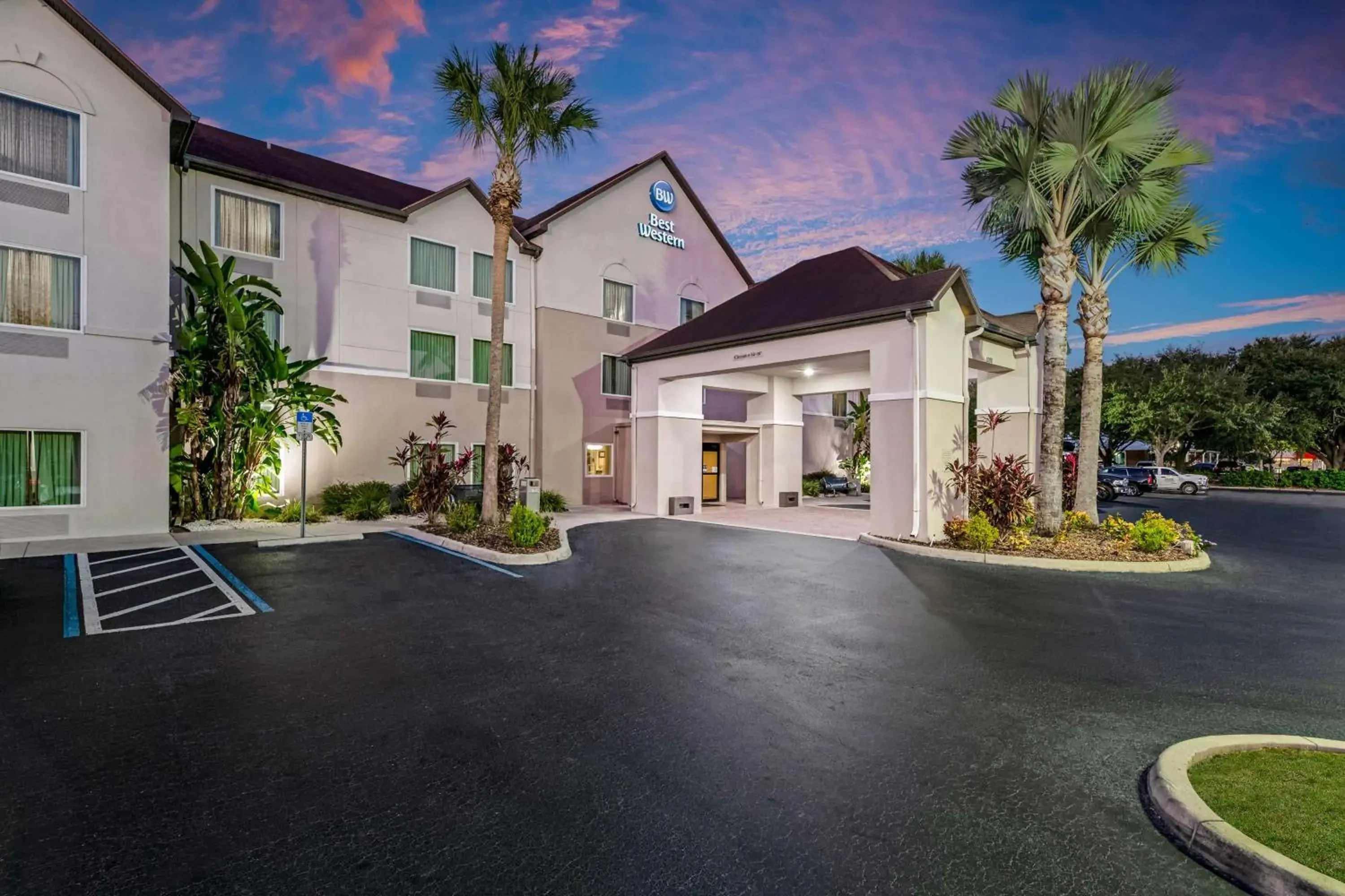 Property building in Best Western Auburndale Inn & Suites Property building in Best Western Auburndale Inn & Suites