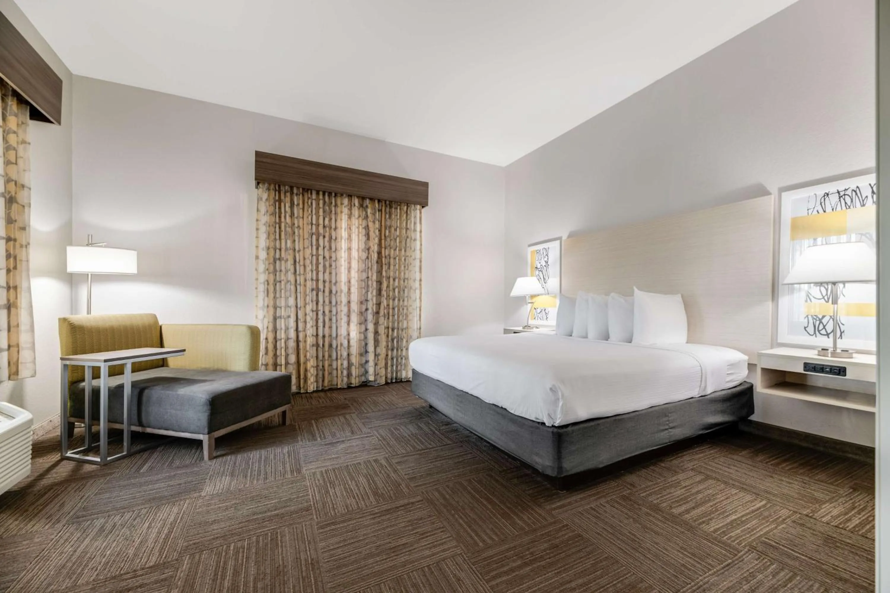 Bedroom, Bed in Best Western Auburndale Inn & Suites