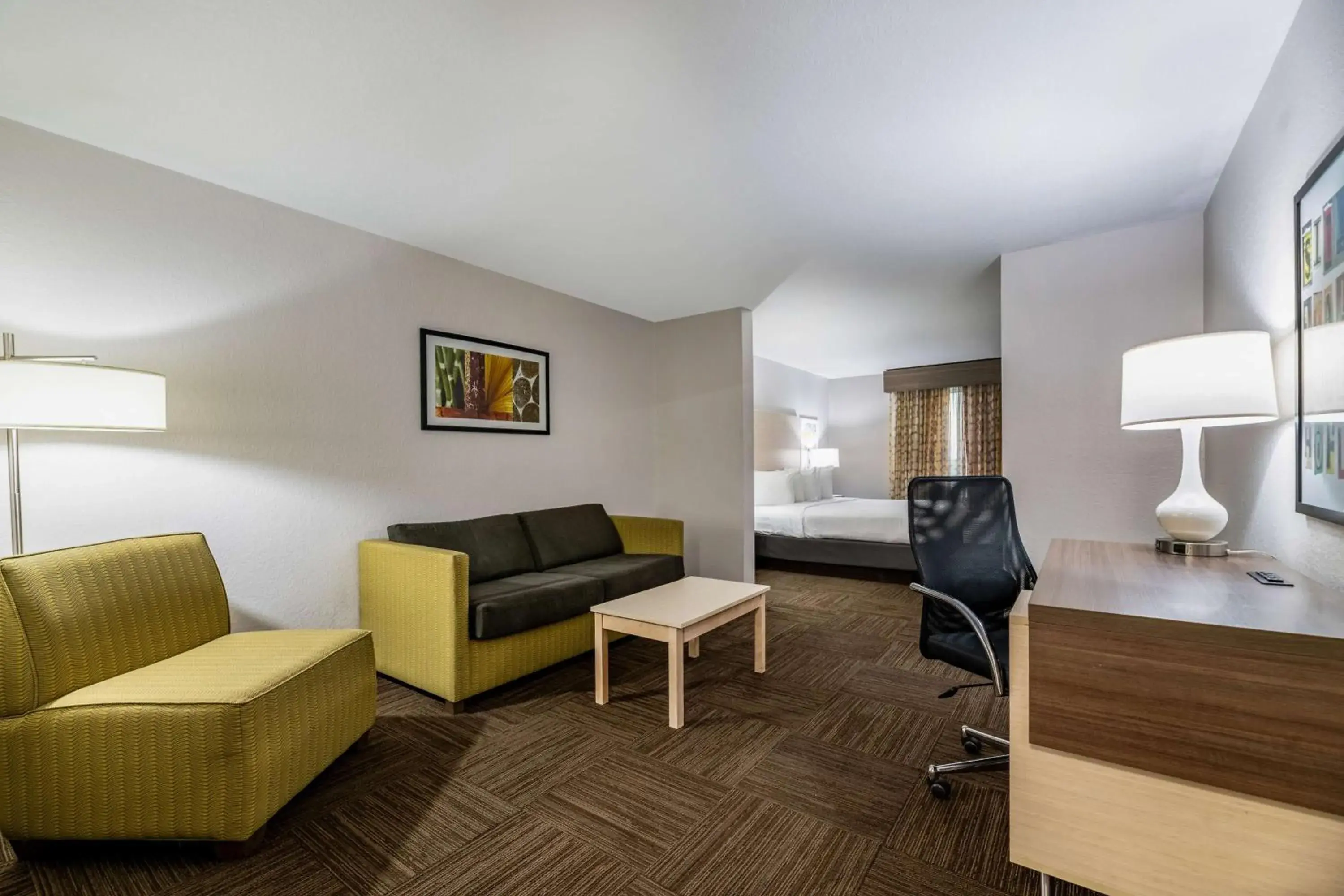 Bedroom in Best Western Auburndale Inn & Suites Bedroom in Best Western Auburndale Inn & Suites