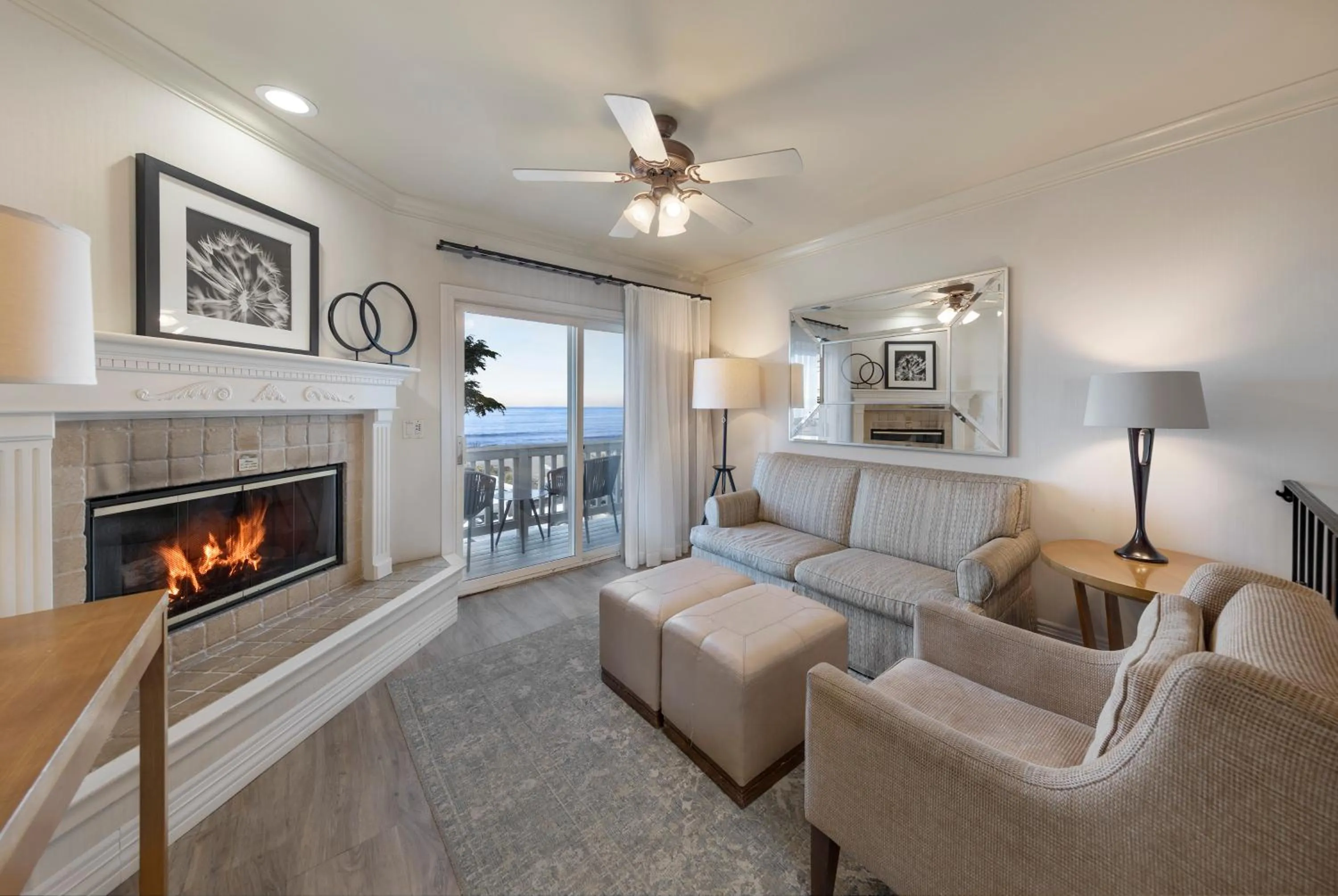 Living room in Pelican Inn & Suites