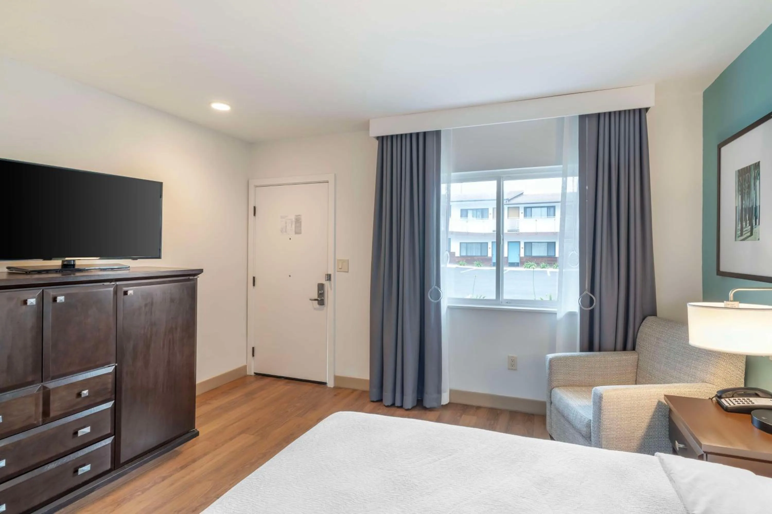 Bedroom, Bed in Best Western At Ventura Pier