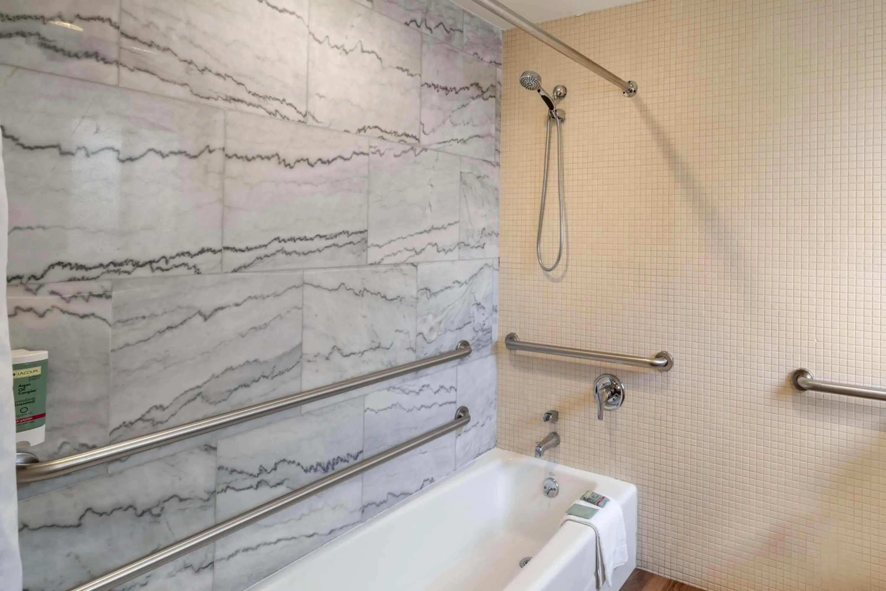 Bathroom in Best Western At Ventura Pier