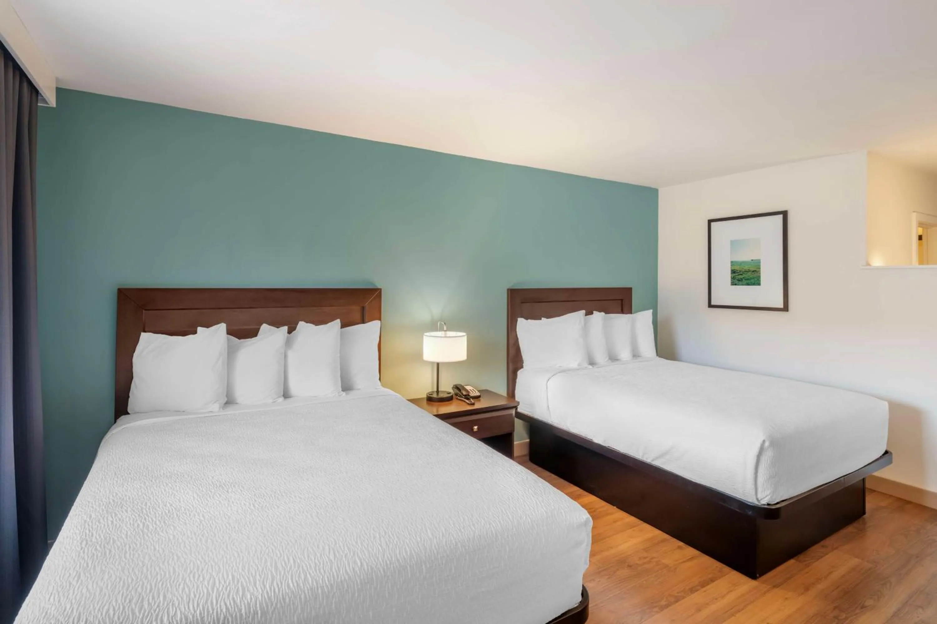 Bedroom, Bed in Best Western At Ventura Pier