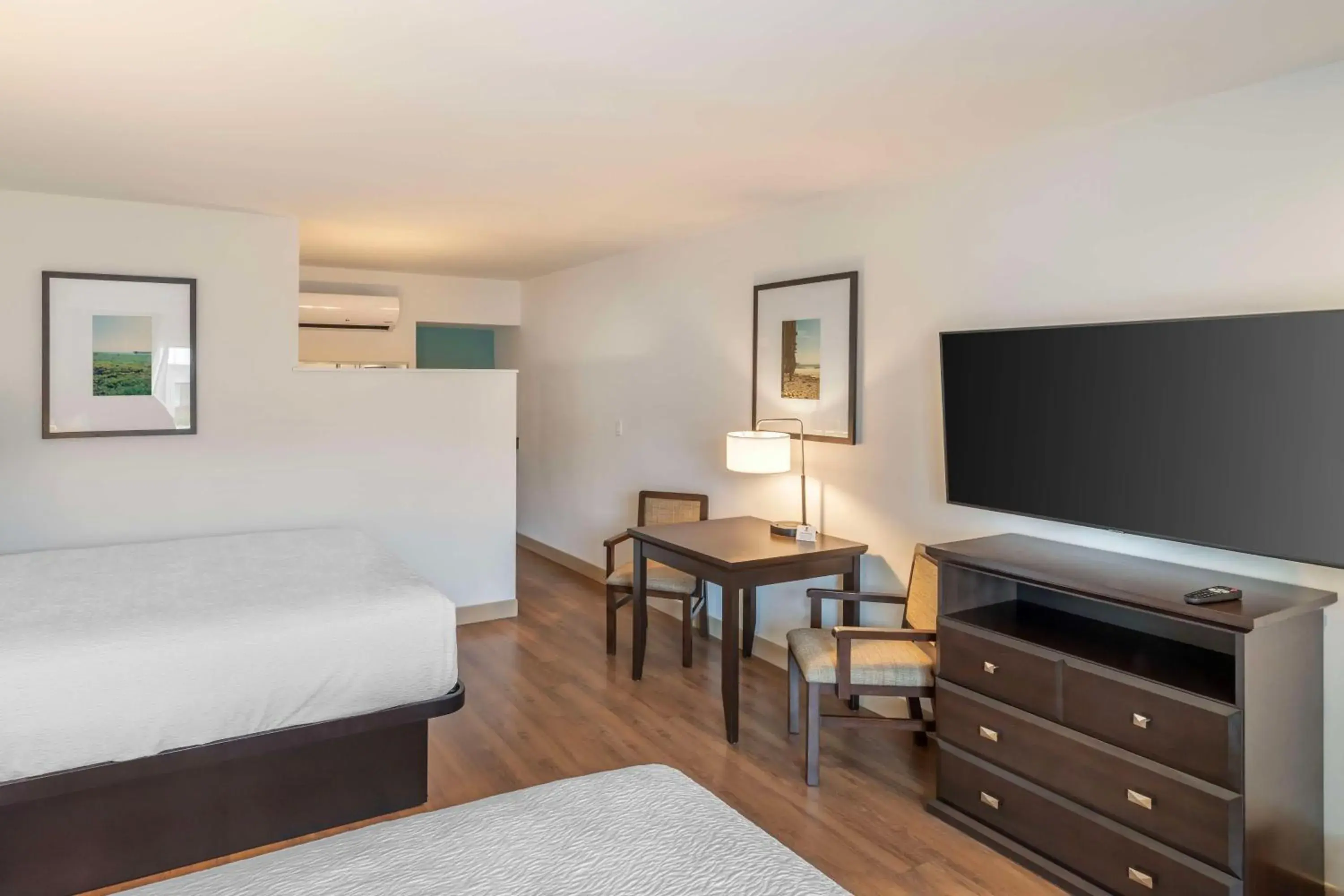 Bedroom, Bed in Best Western At Ventura Pier Bedroom, Bed in Best Western At Ventura Pier