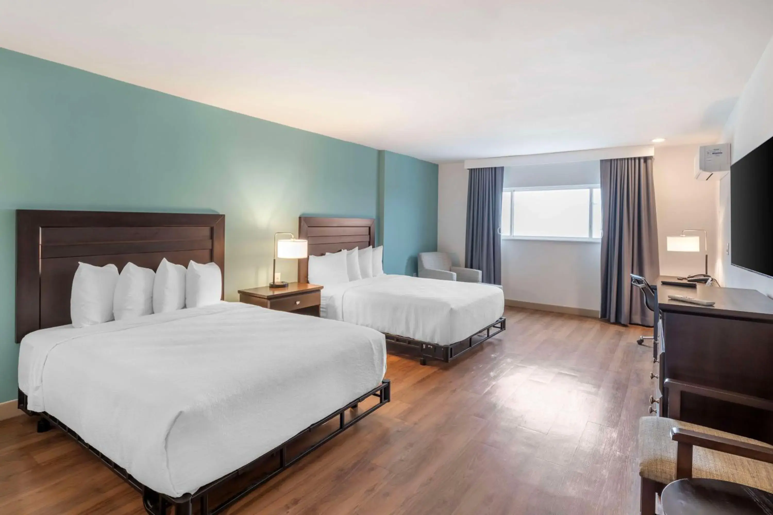 Bedroom, Bed in Best Western At Ventura Pier Bedroom, Bed in Best Western At Ventura Pier