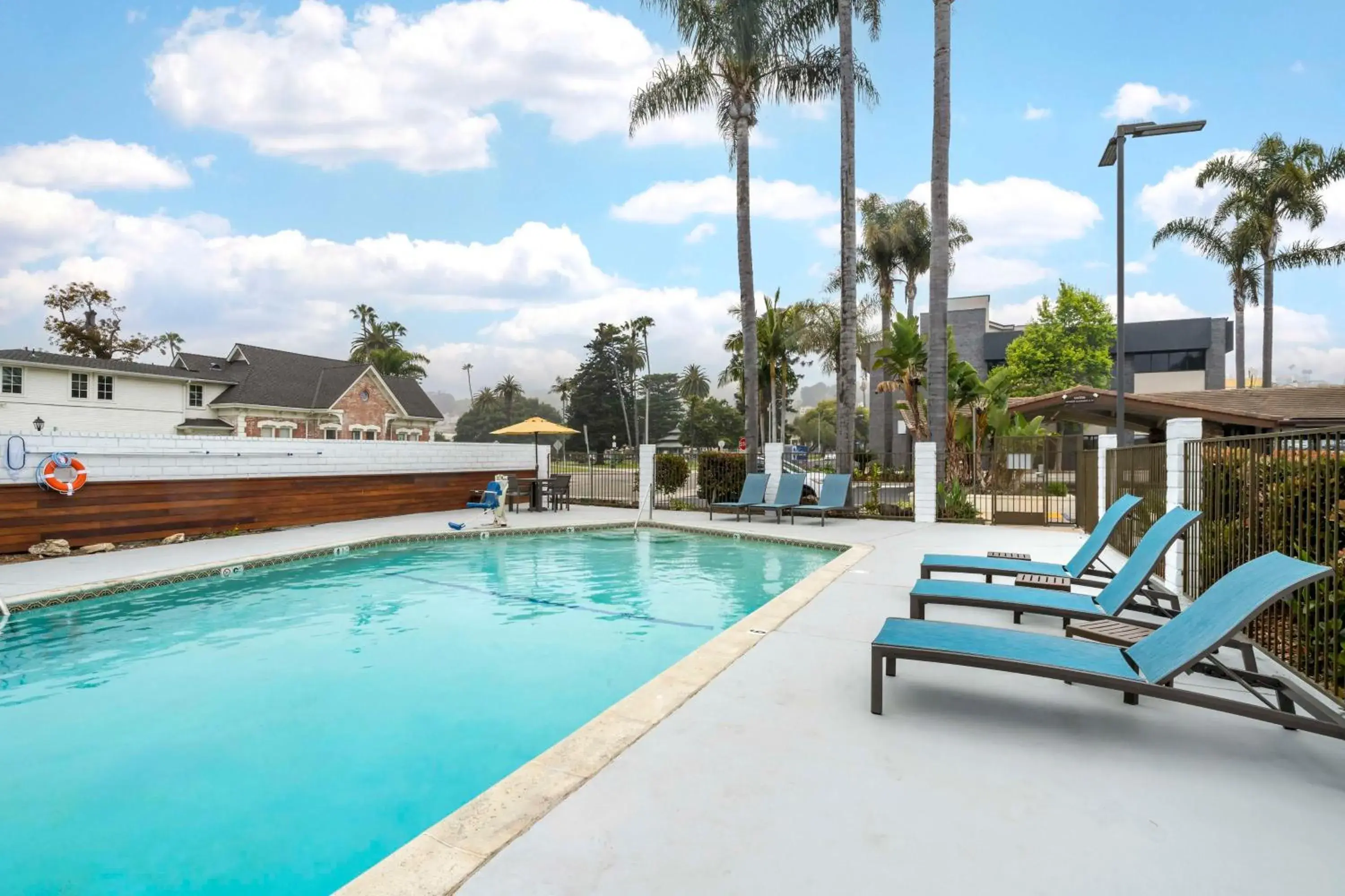 Pool view in Best Western At Ventura Pier Pool view in Best Western At Ventura Pier