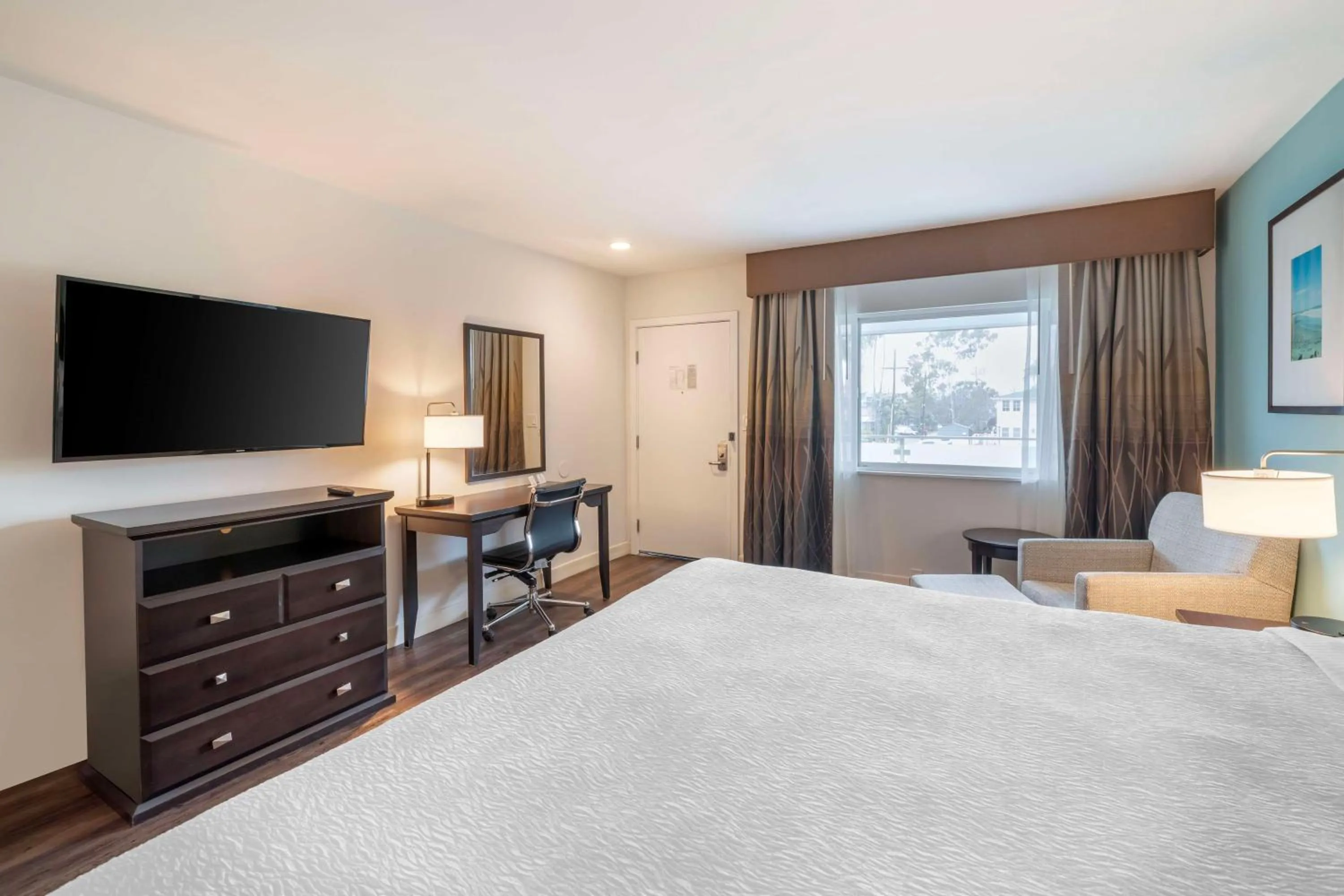 Bedroom, Bed in Best Western At Ventura Pier