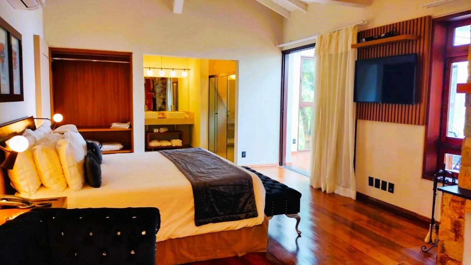 Bed in Kuriuwa Hotel