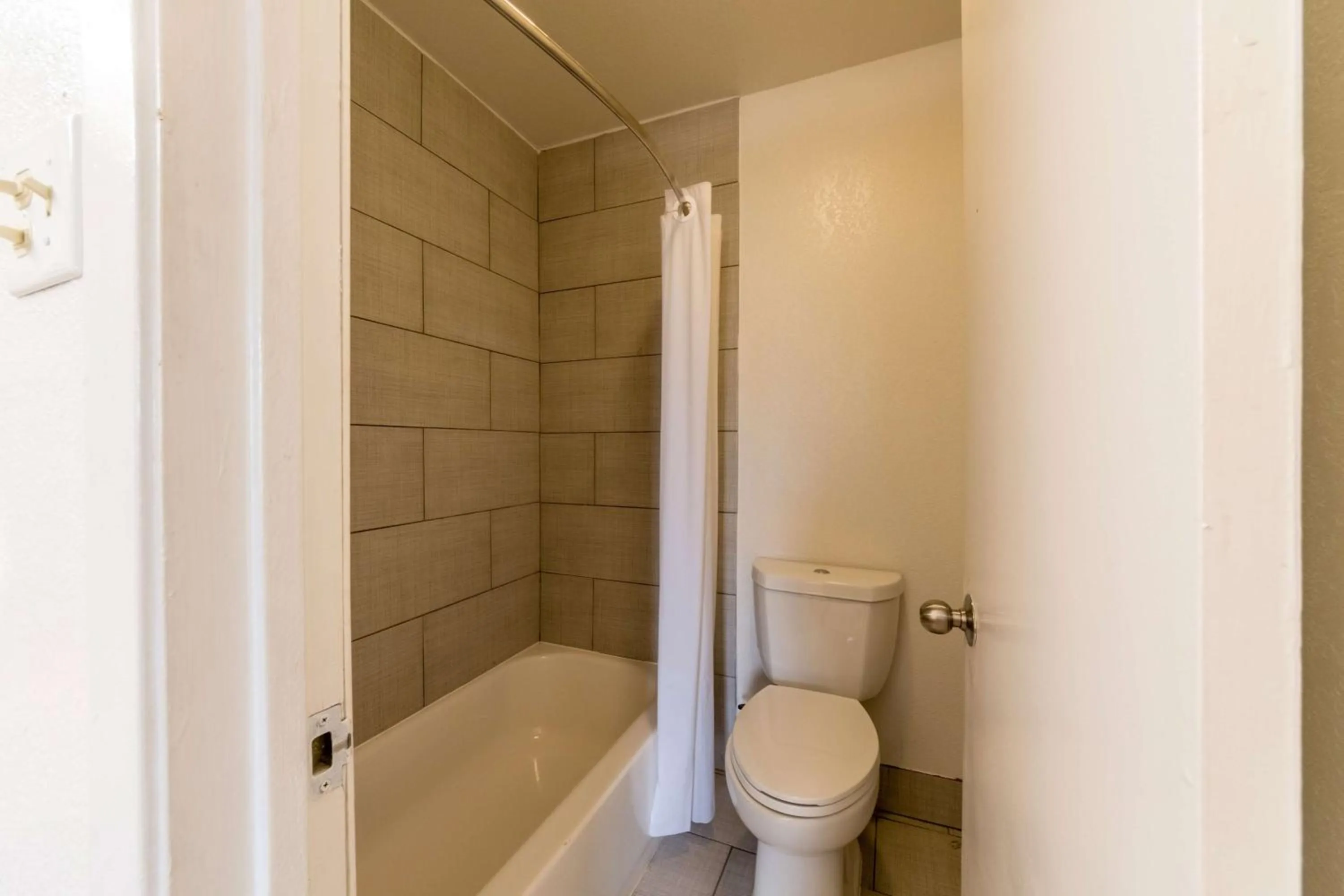 Toilet in Studio 6-San Antonio, TX - Fort Sam Houston Area