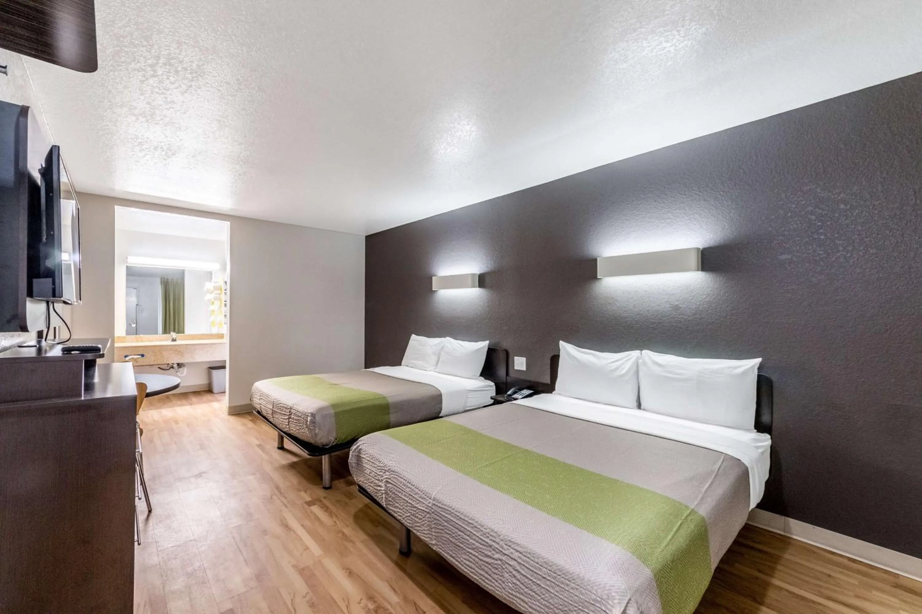 Bathroom, Bed in Studio 6-San Antonio, TX - Fort Sam Houston Area