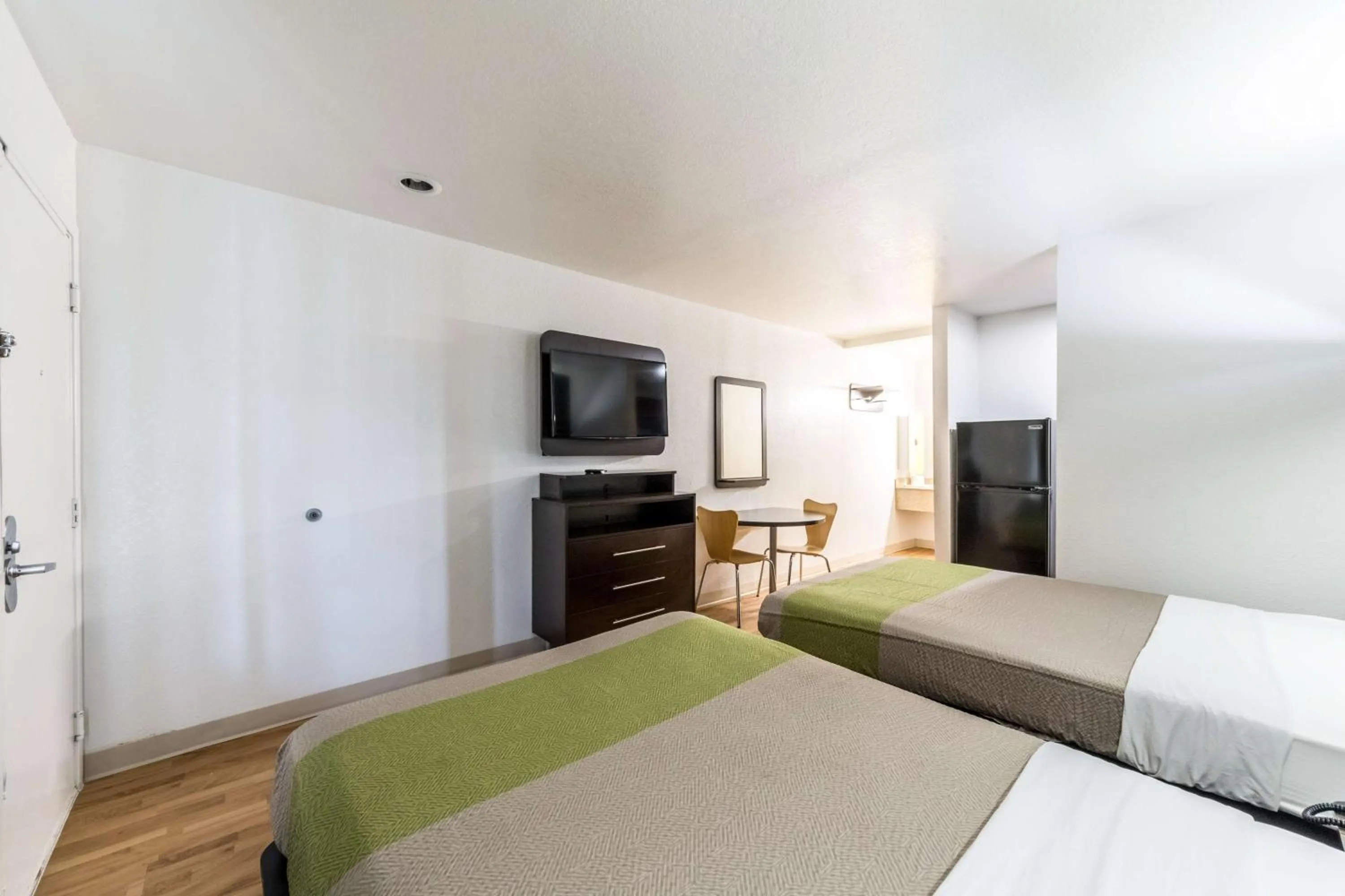 TV and multimedia, Bed in Studio 6-San Antonio, TX - Fort Sam Houston Area