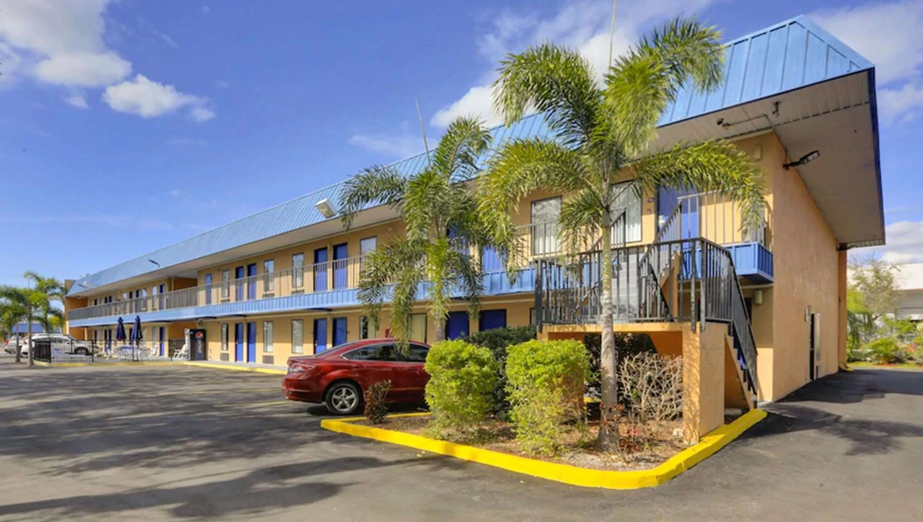 Property building in Magnuson Hotel Bradenton