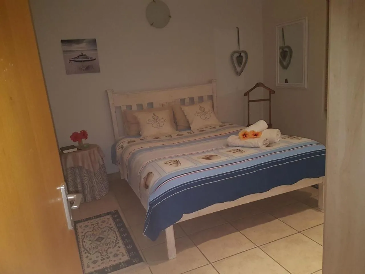 Photo of the whole room, Bed in Eagle's Rest