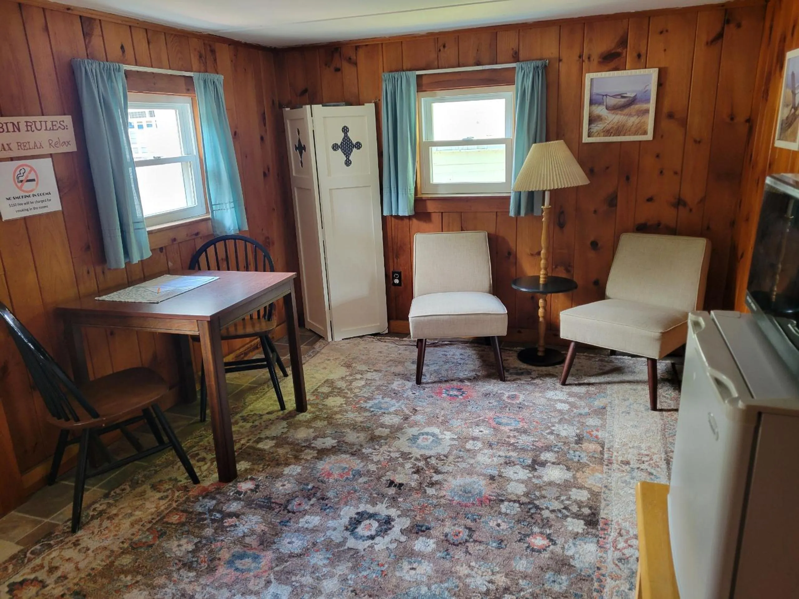 Living room in Weirs Beach Motel & Cottages