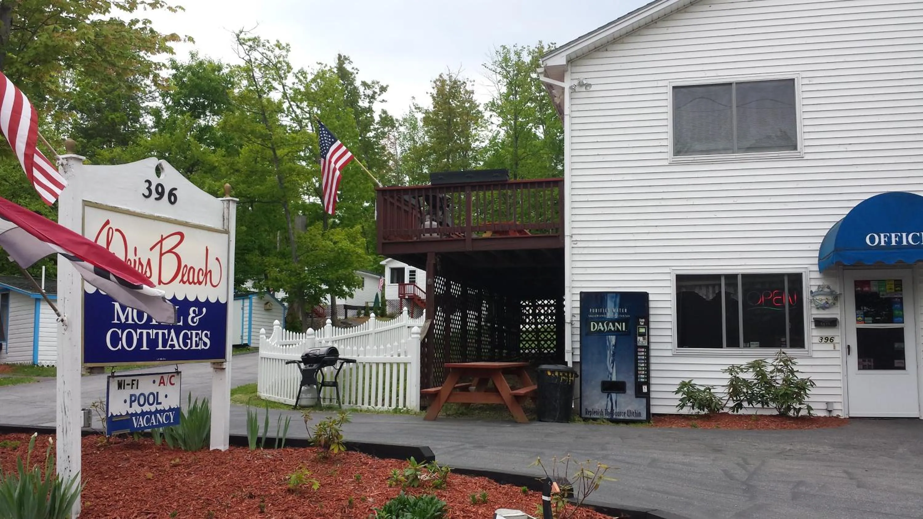 Facade/entrance in Weirs Beach Motel & Cottages