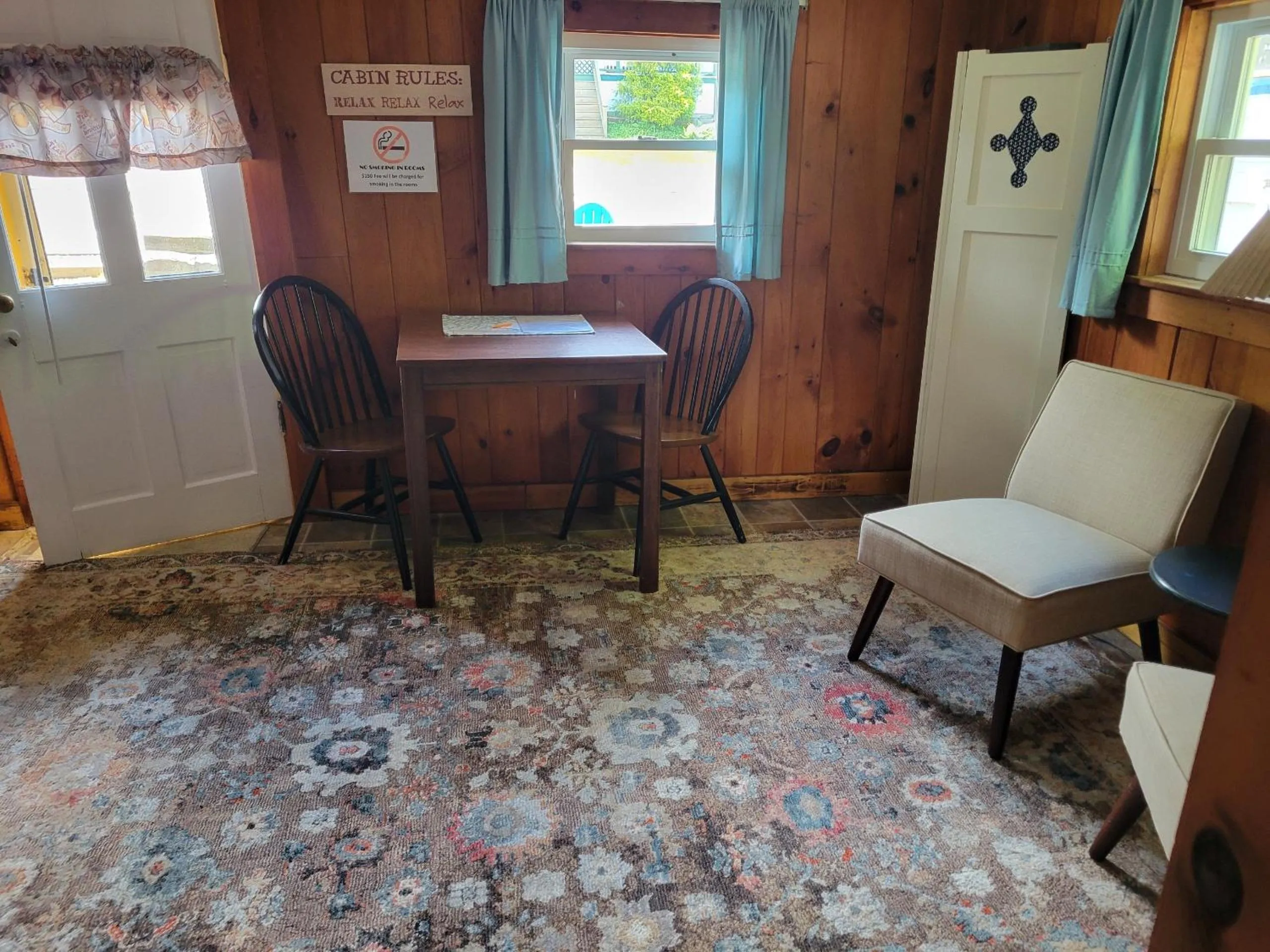 Dining area in Weirs Beach Motel & Cottages