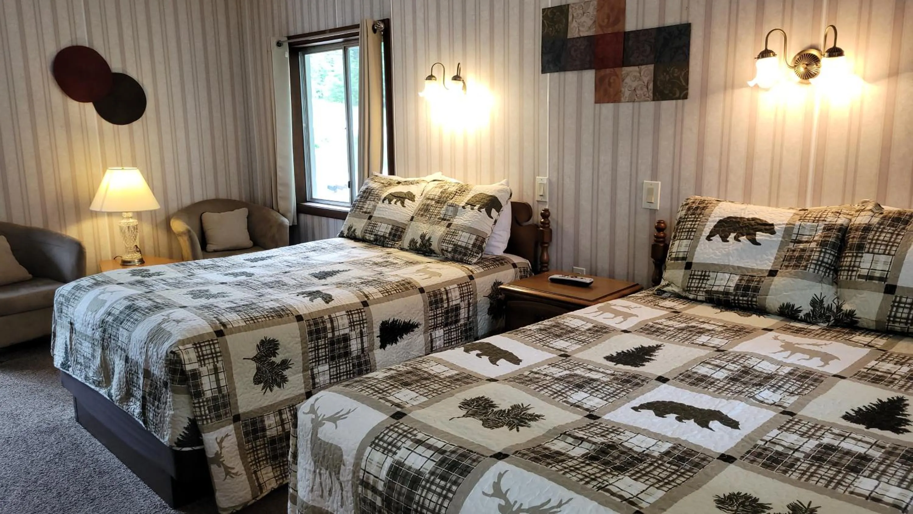 Photo of the whole room, Bed in Weirs Beach Motel & Cottages