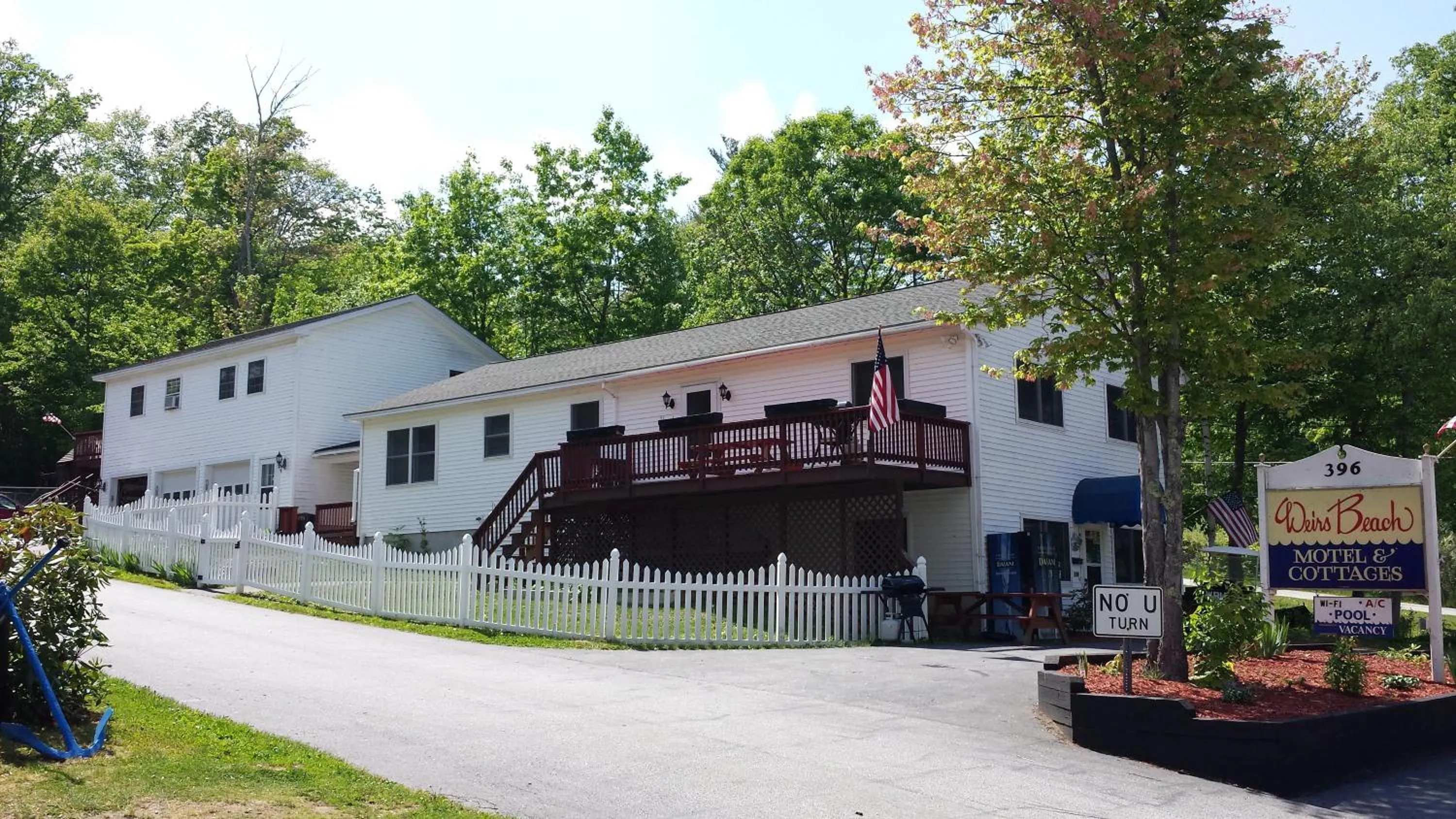Facade/entrance in Weirs Beach Motel & Cottages