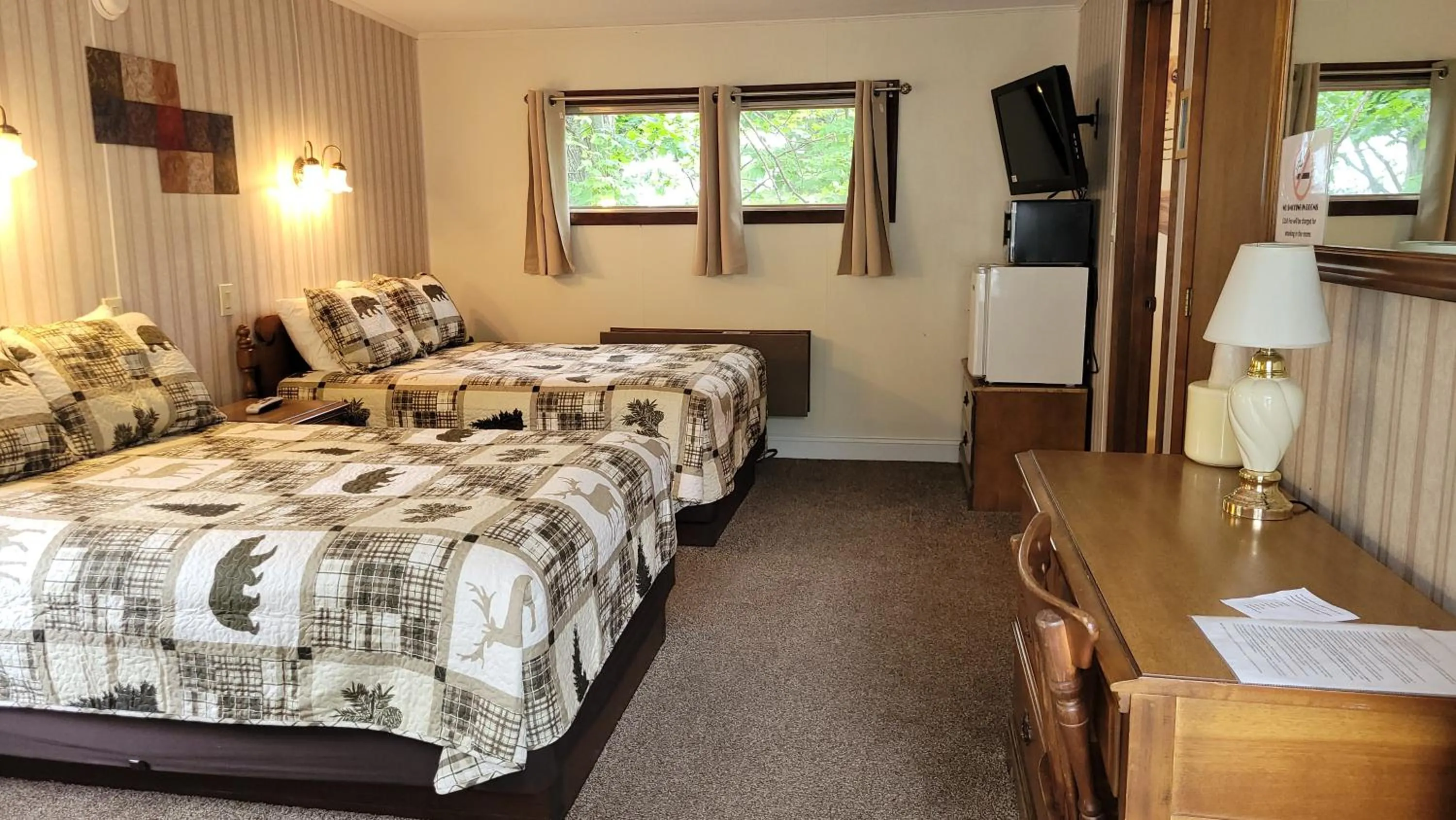 Photo of the whole room, Bed in Weirs Beach Motel & Cottages