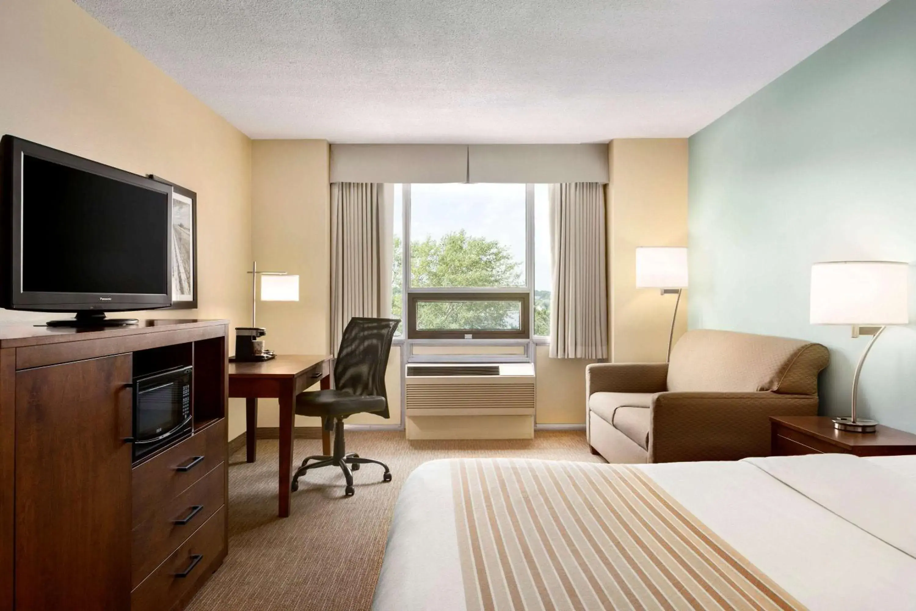 Photo of the whole room, Bed in Travelodge by Wyndham Sydney Photo of the whole room, Bed in Travelodge by Wyndham Sydney