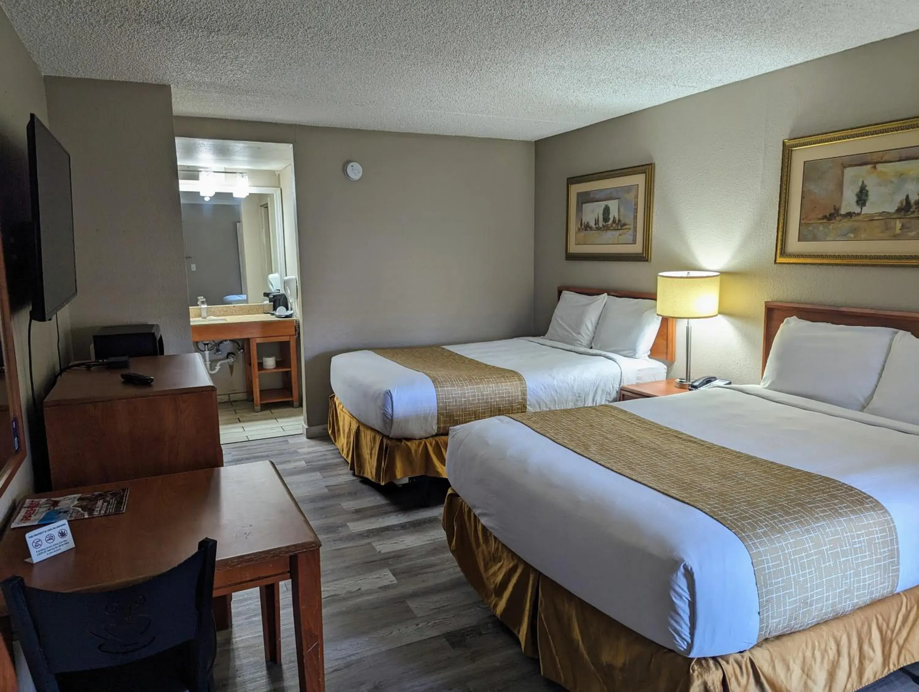 Bed in Travelodge by Wyndham Pueblo Bed in Travelodge by Wyndham Pueblo