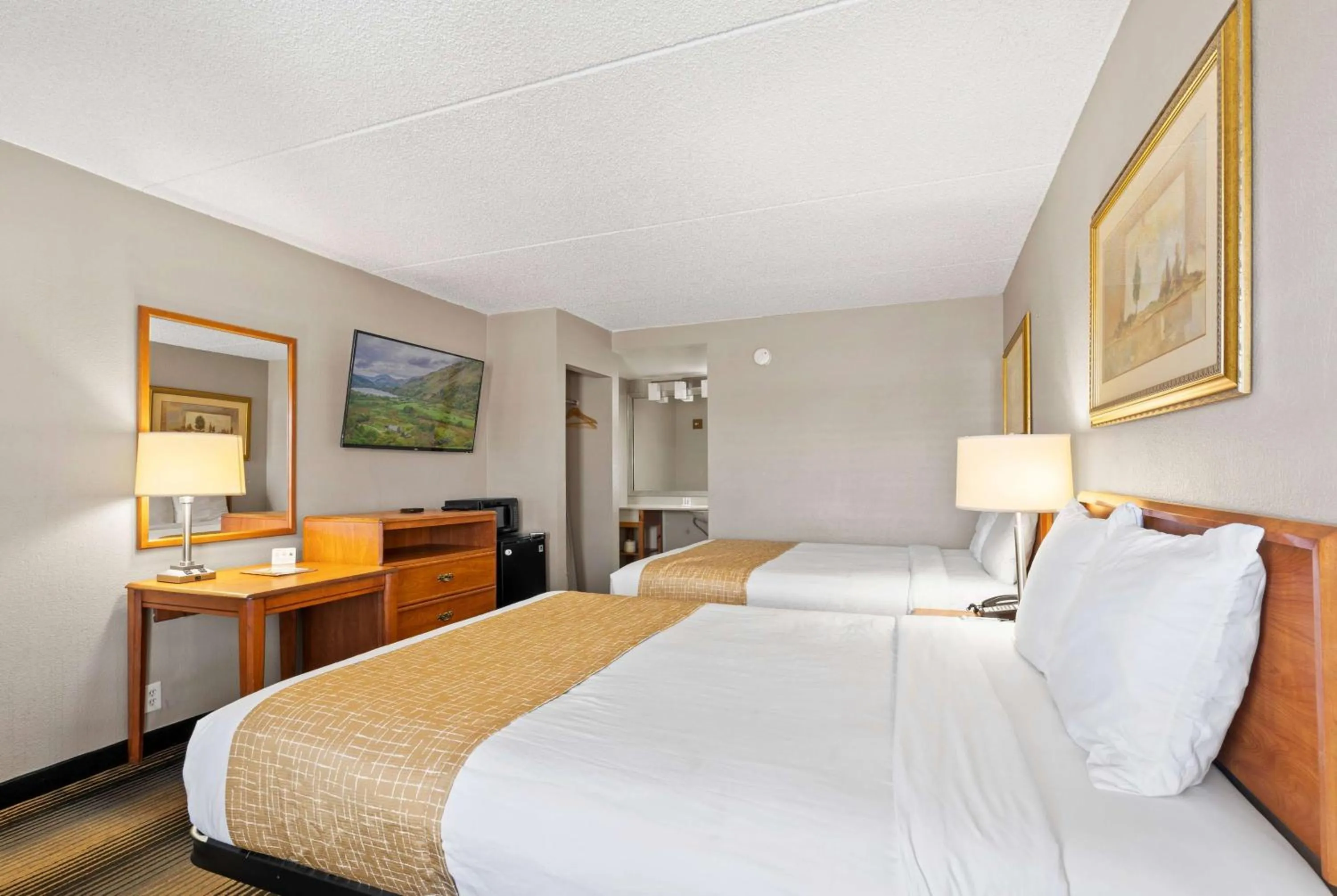 Photo of the whole room, Bed in Travelodge by Wyndham Pueblo