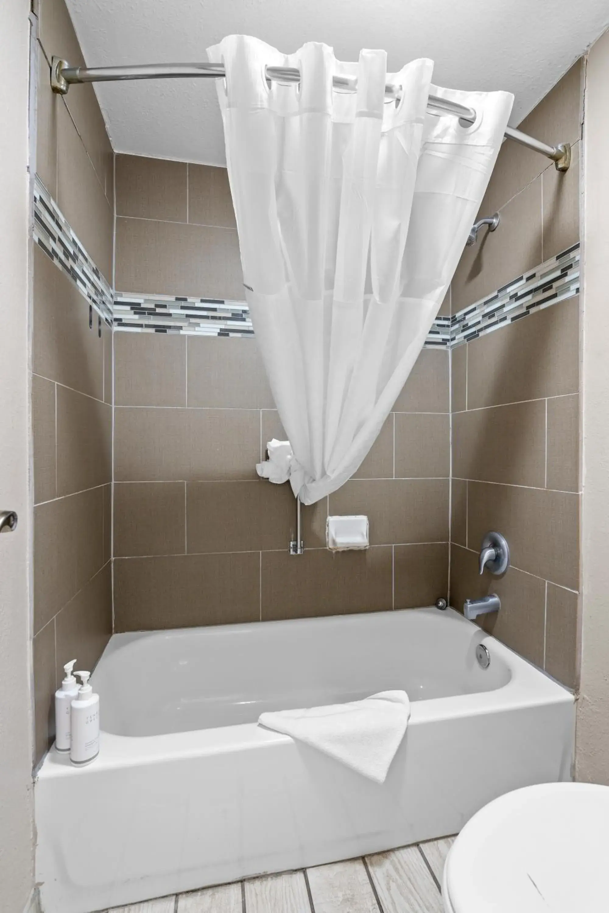 Bath in Travelodge by Wyndham Pueblo Bath in Travelodge by Wyndham Pueblo