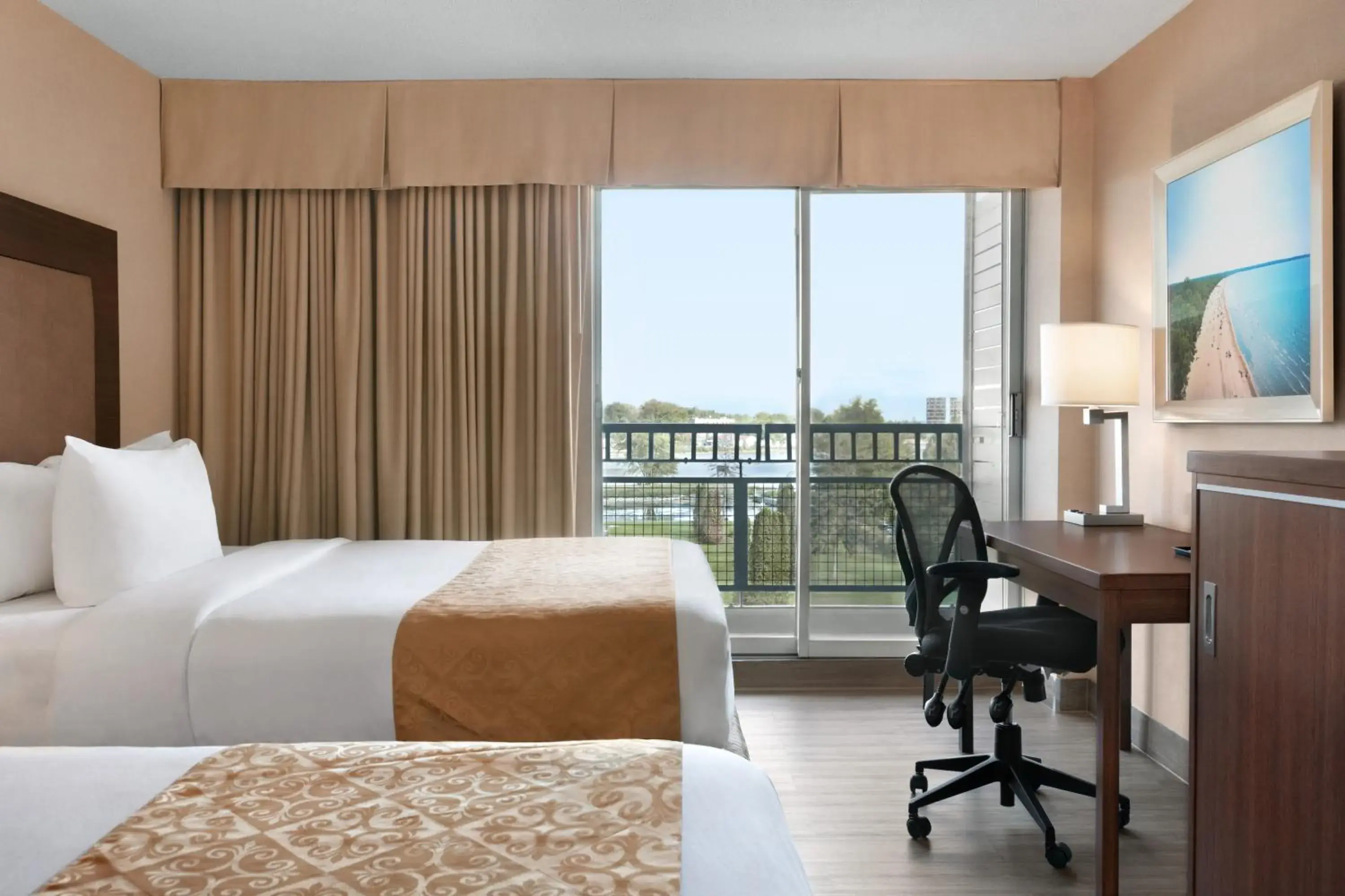 Bed in Ramada by Wyndham Belleville Harbourview Conference Center Bed in Ramada by Wyndham Belleville Harbourview Conference Center