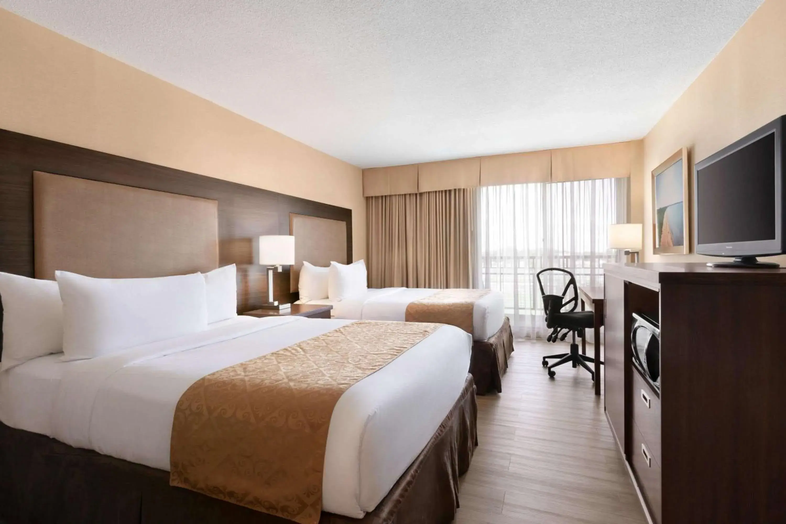 Bed in Ramada by Wyndham Belleville Harbourview Conference Center Bed in Ramada by Wyndham Belleville Harbourview Conference Center