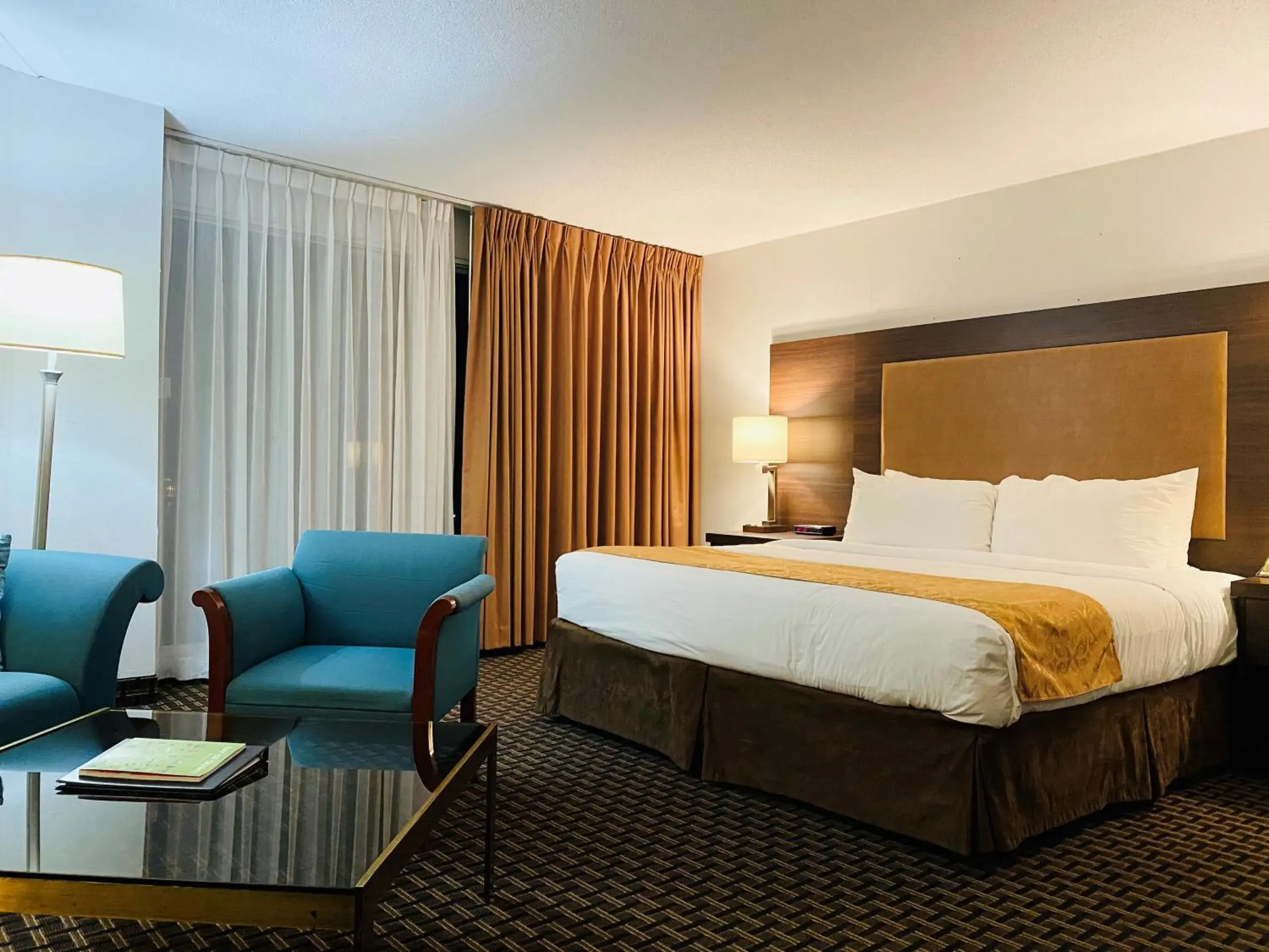 Bedroom, Bed in Ramada by Wyndham Belleville Harbourview Conference Center Bedroom, Bed in Ramada by Wyndham Belleville Harbourview Conference Center