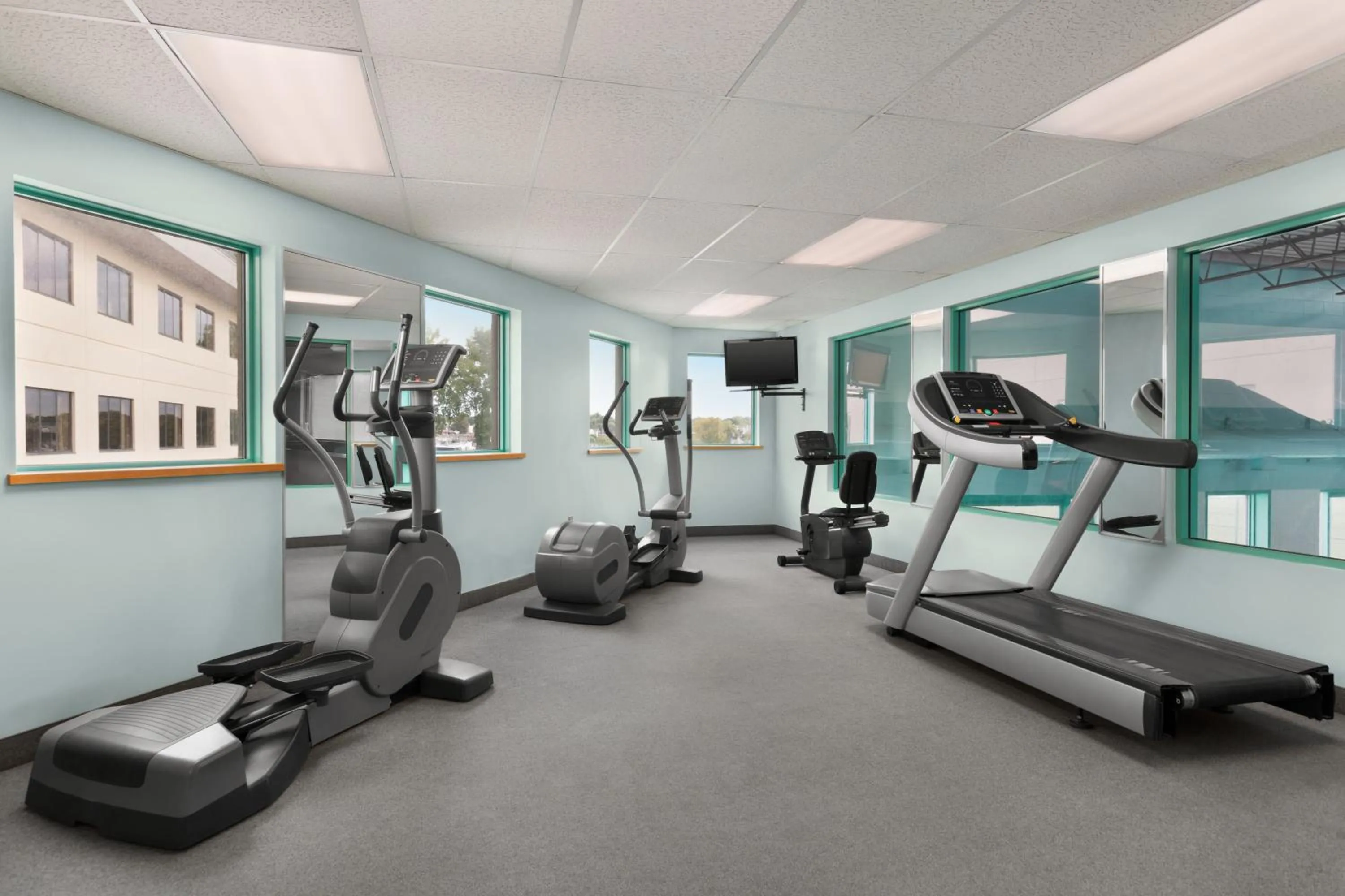 Fitness centre/facilities in Ramada by Wyndham Belleville Harbourview Conference Center