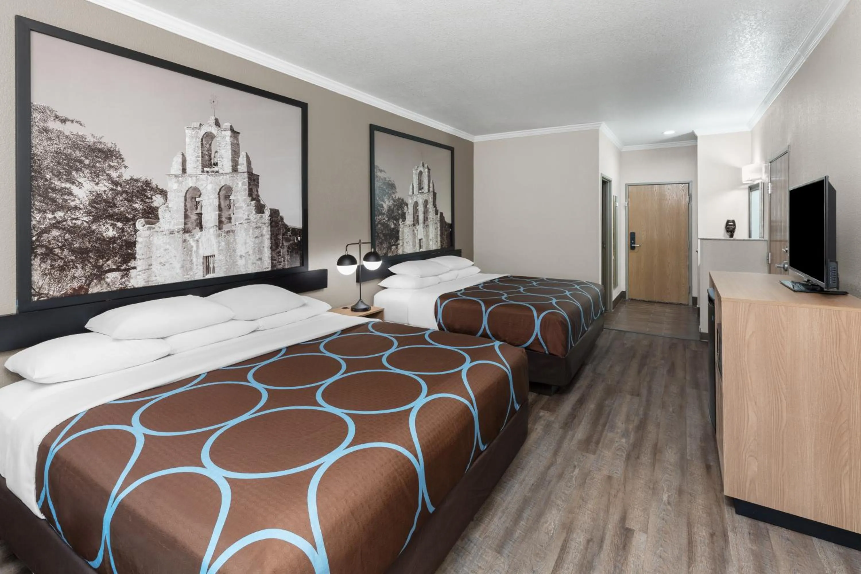 Bed in Super 8 by Wyndham San Antonio/Alamodome Area