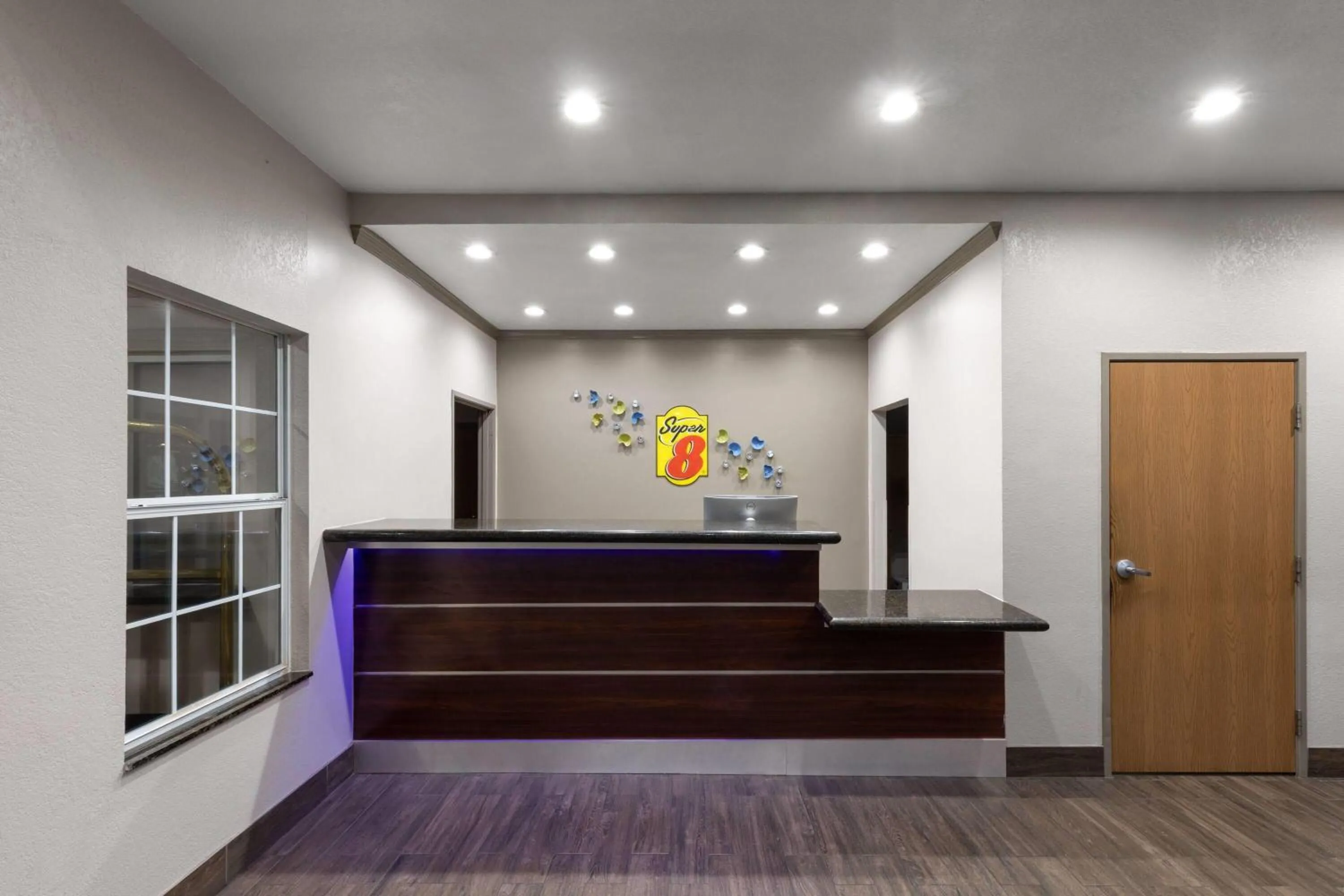 Lobby or reception in Super 8 by Wyndham San Antonio/Alamodome Area