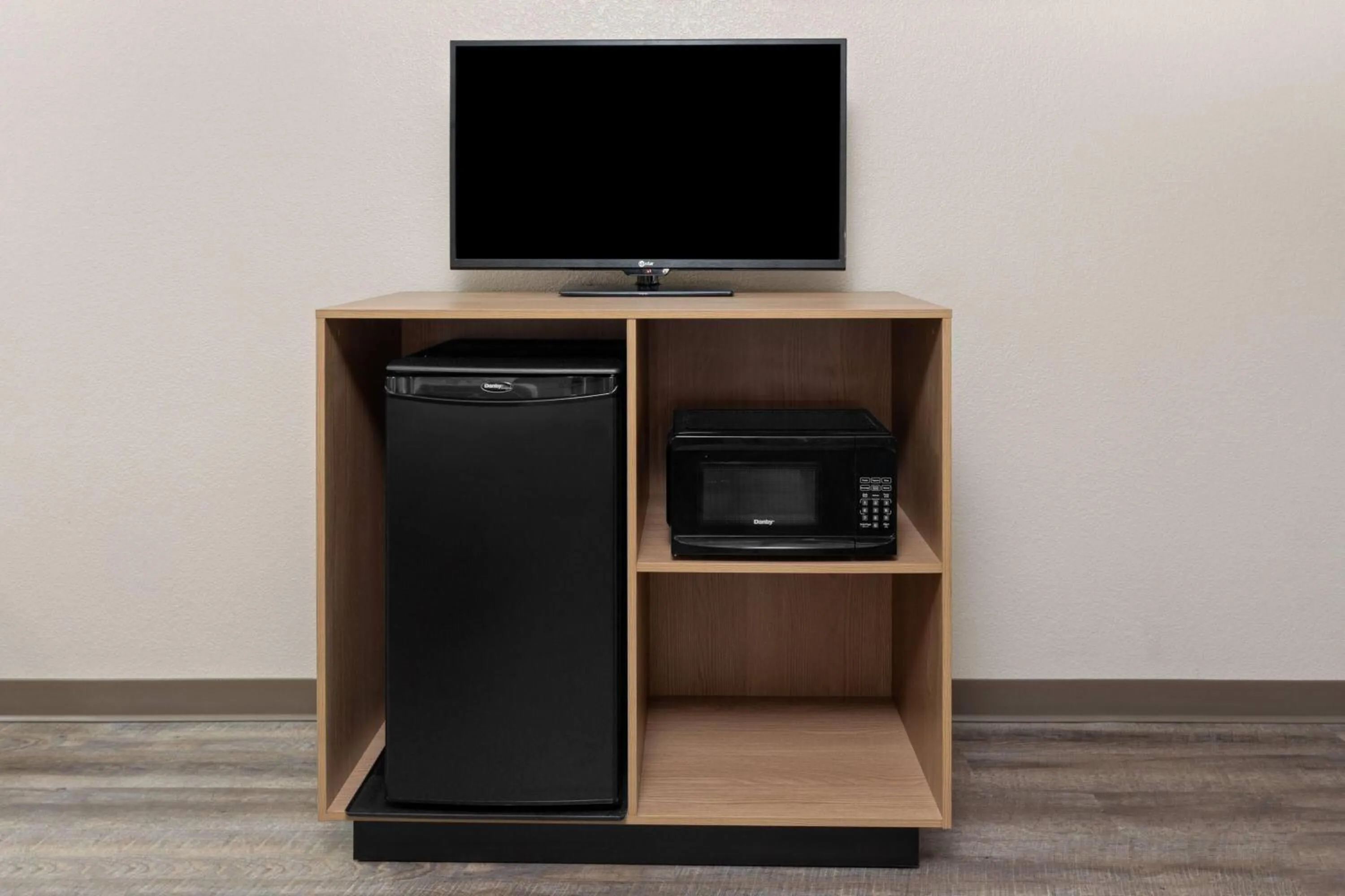 Photo of the whole room in Super 8 by Wyndham San Antonio/Alamodome Area