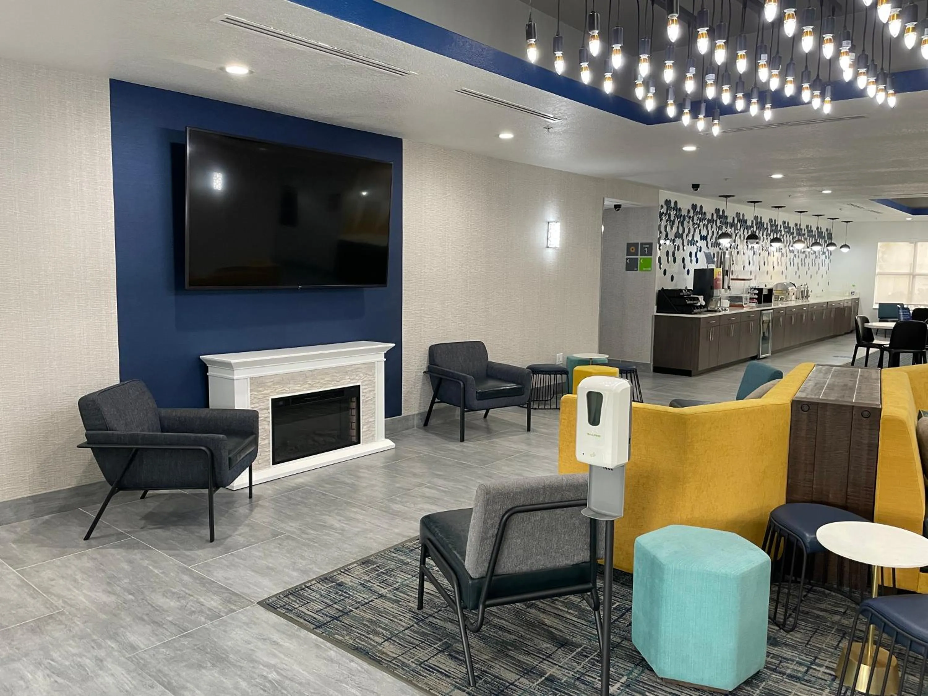 Lobby or reception in La Quinta by Wyndham Tampa Central